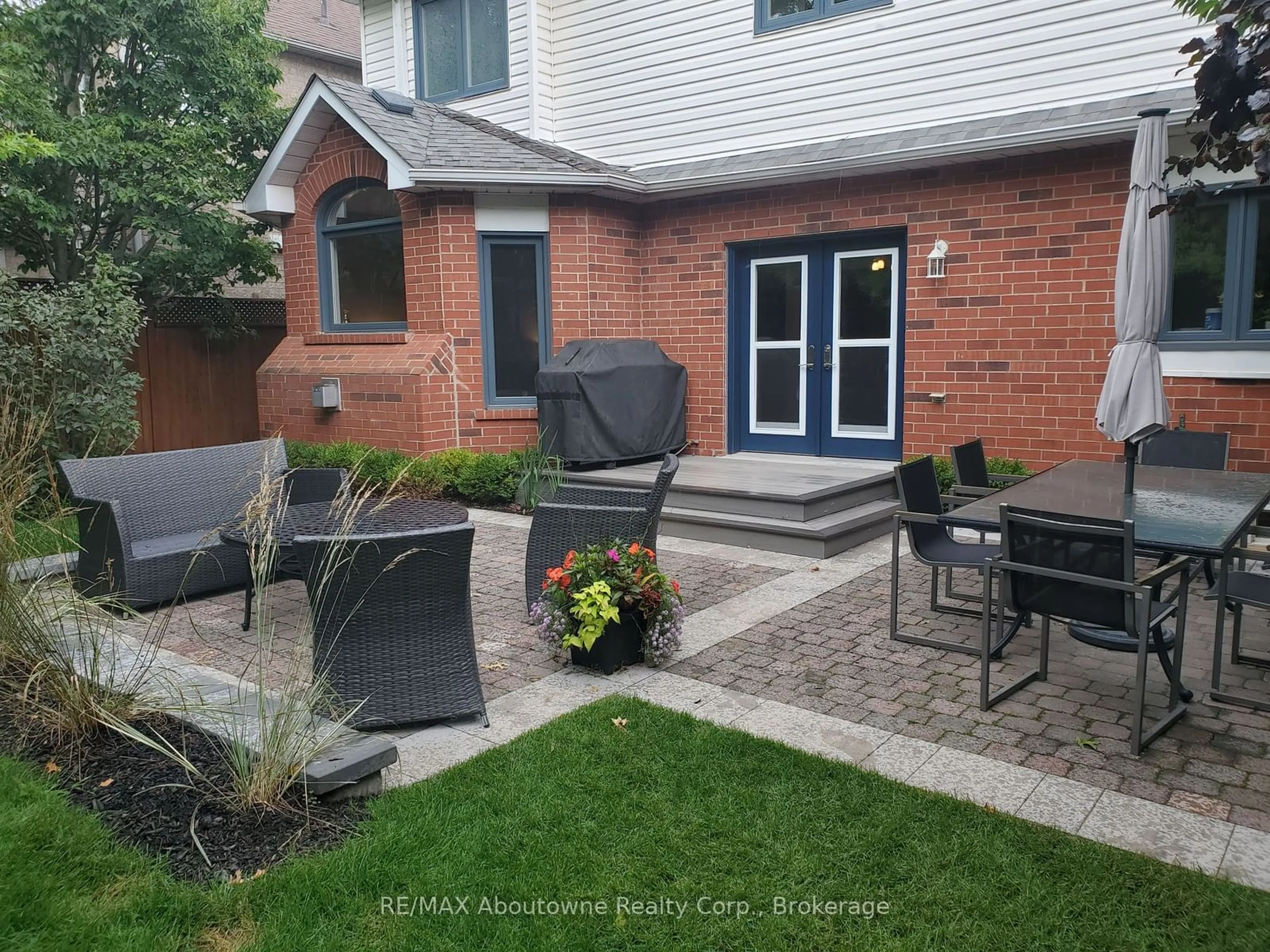 Patio, street for 1426 Creekwood Tr, Oakville Ontario L6H 6E6