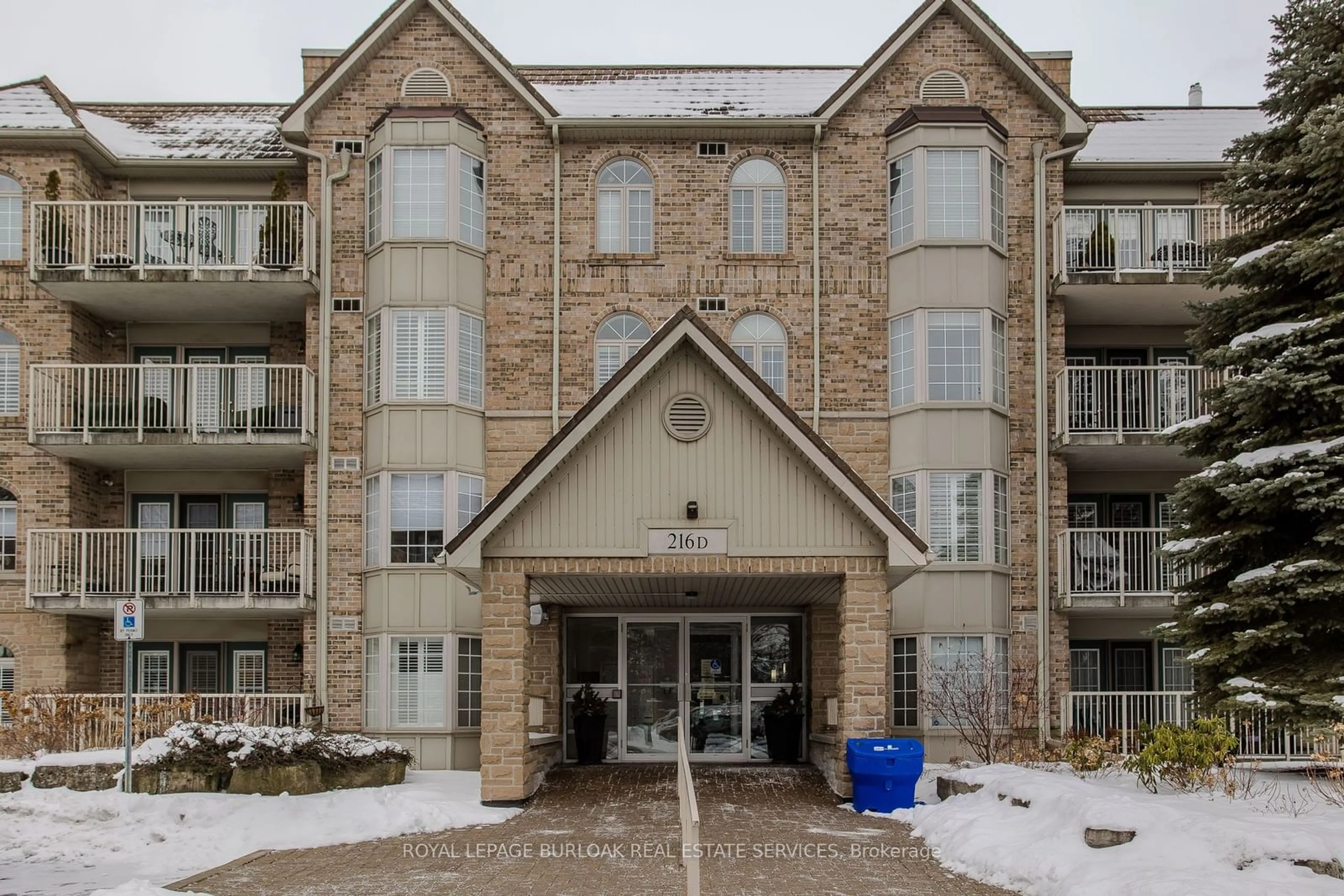 Indoor foyer for 216D Plains Rd #202, Burlington Ontario L7T 4K8