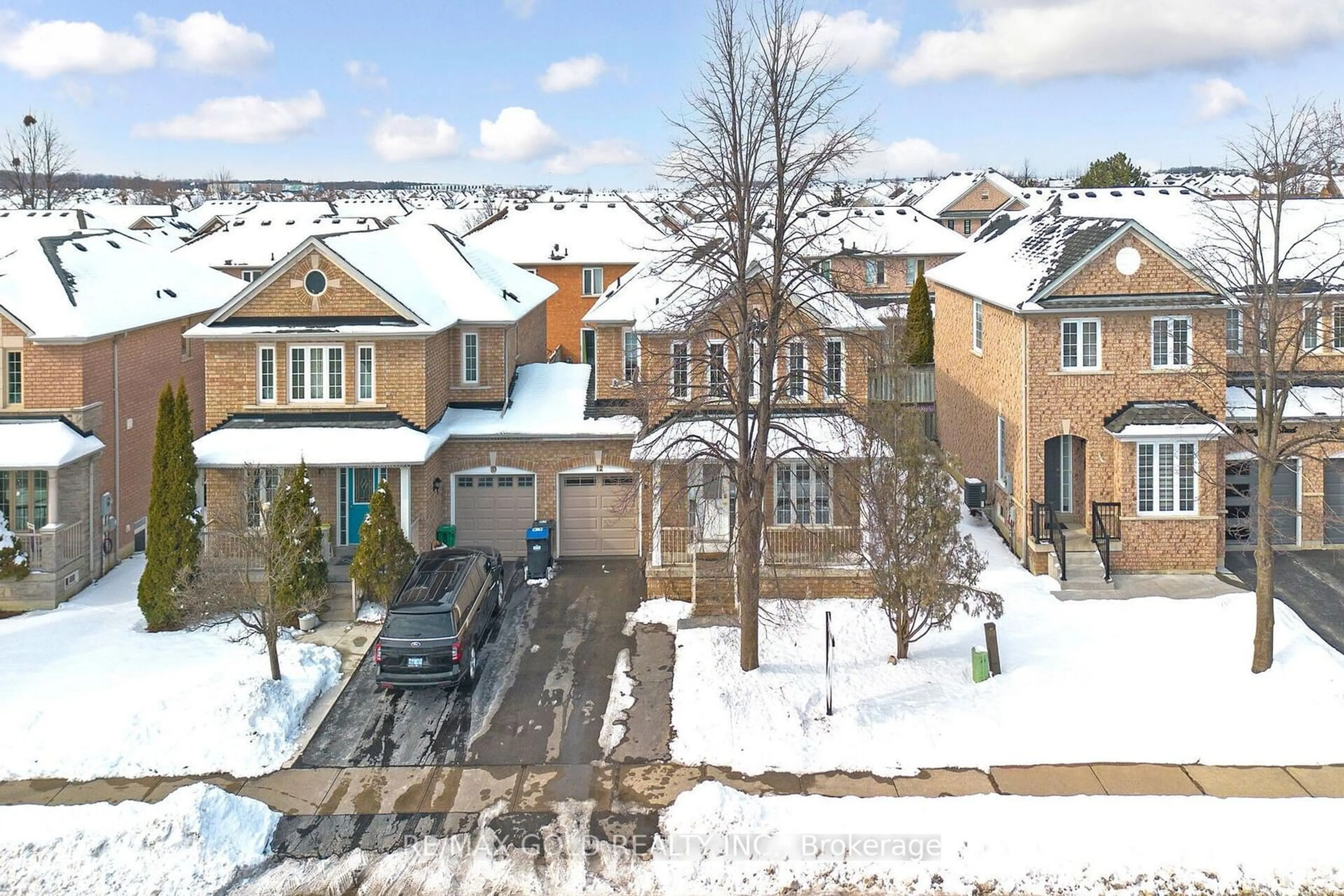 A pic from outside/outdoor area/front of a property/back of a property/a pic from drone, street for 12 Morningmist St, Brampton Ontario L6R 2A5