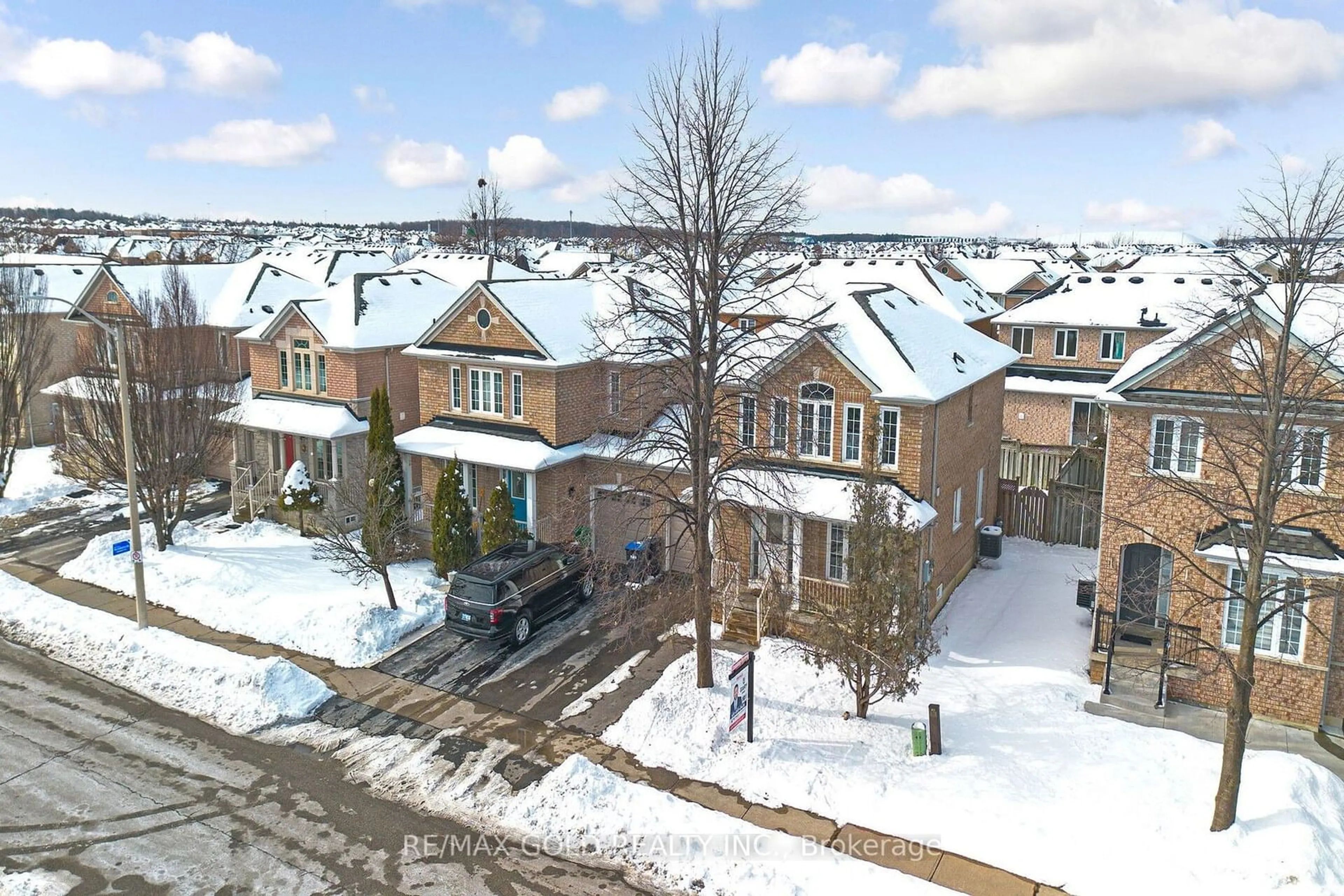 A pic from outside/outdoor area/front of a property/back of a property/a pic from drone, street for 12 Morningmist St, Brampton Ontario L6R 2A5