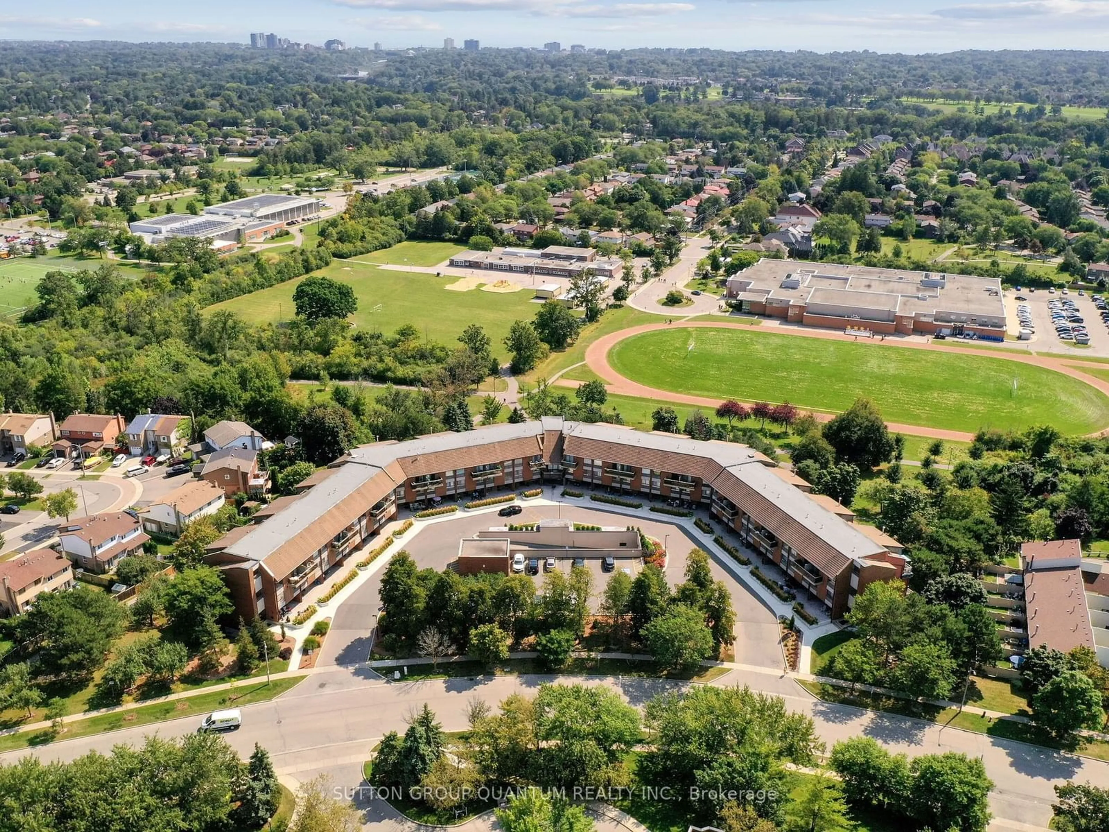 A pic from outside/outdoor area/front of a property/back of a property/a pic from drone, unknown for 1000 Cedarglen Gate #409, Mississauga Ontario L5C 3Z5