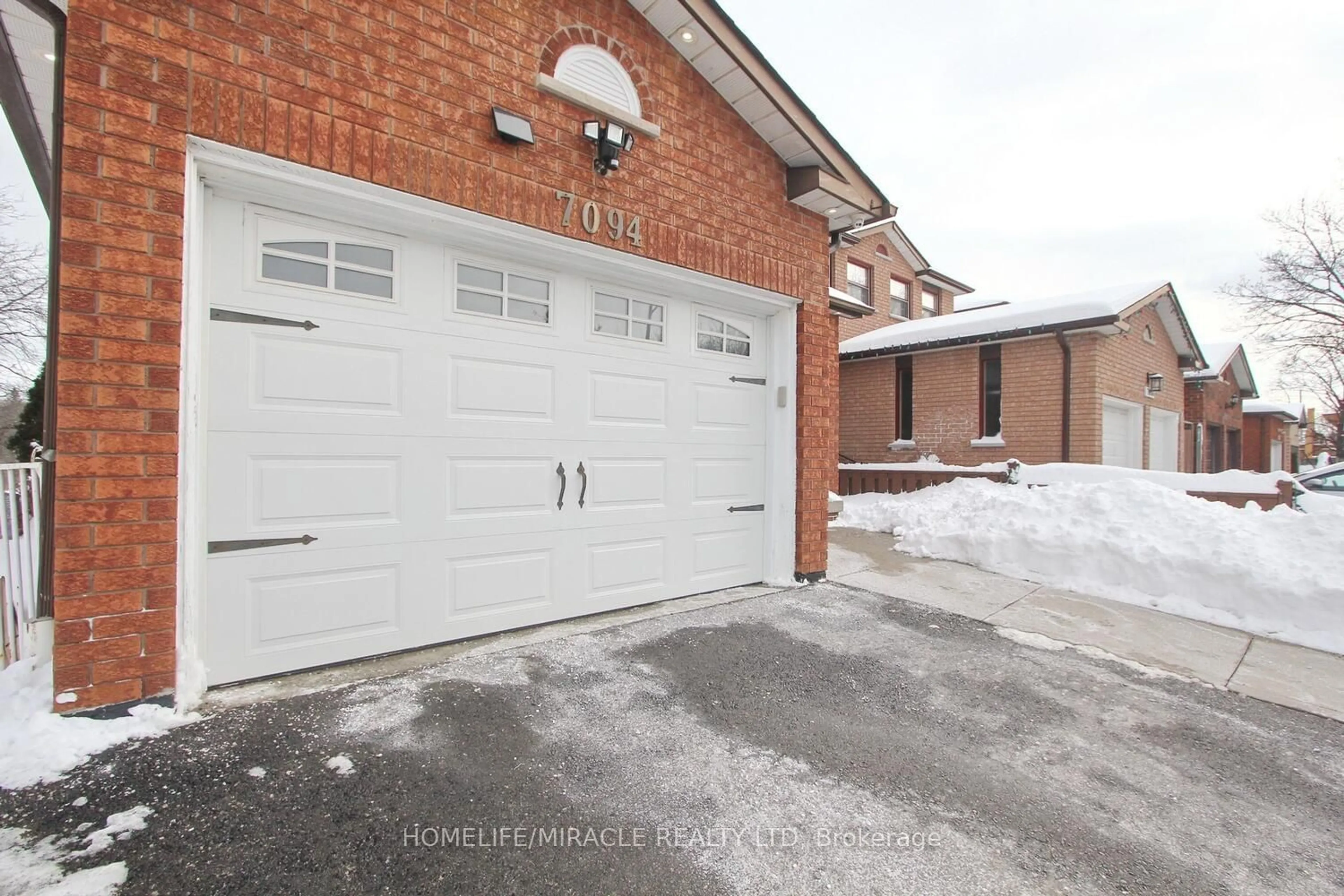 Unknown for 7094 Dalewood Dr, Mississauga Ontario L4T 4G7