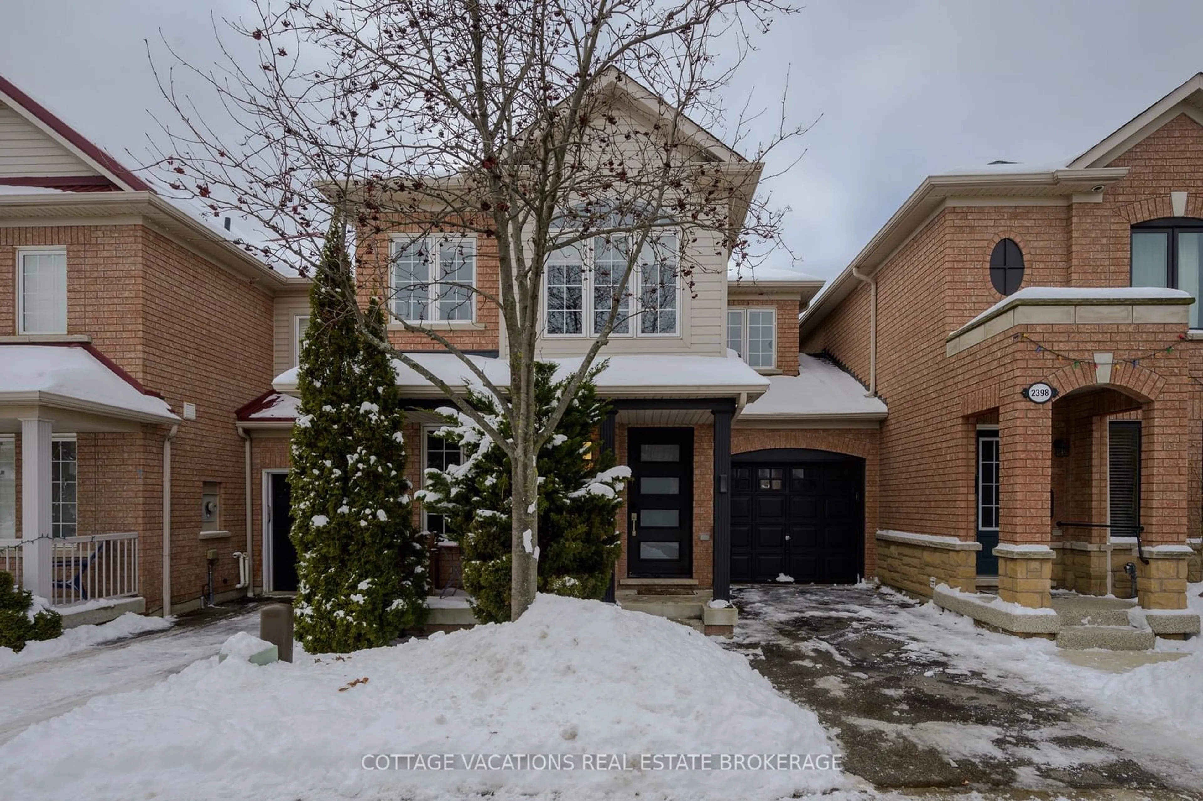 A pic from outside/outdoor area/front of a property/back of a property/a pic from drone, street for 2396 Emerson Dr, Burlington Ontario L7L 7M4