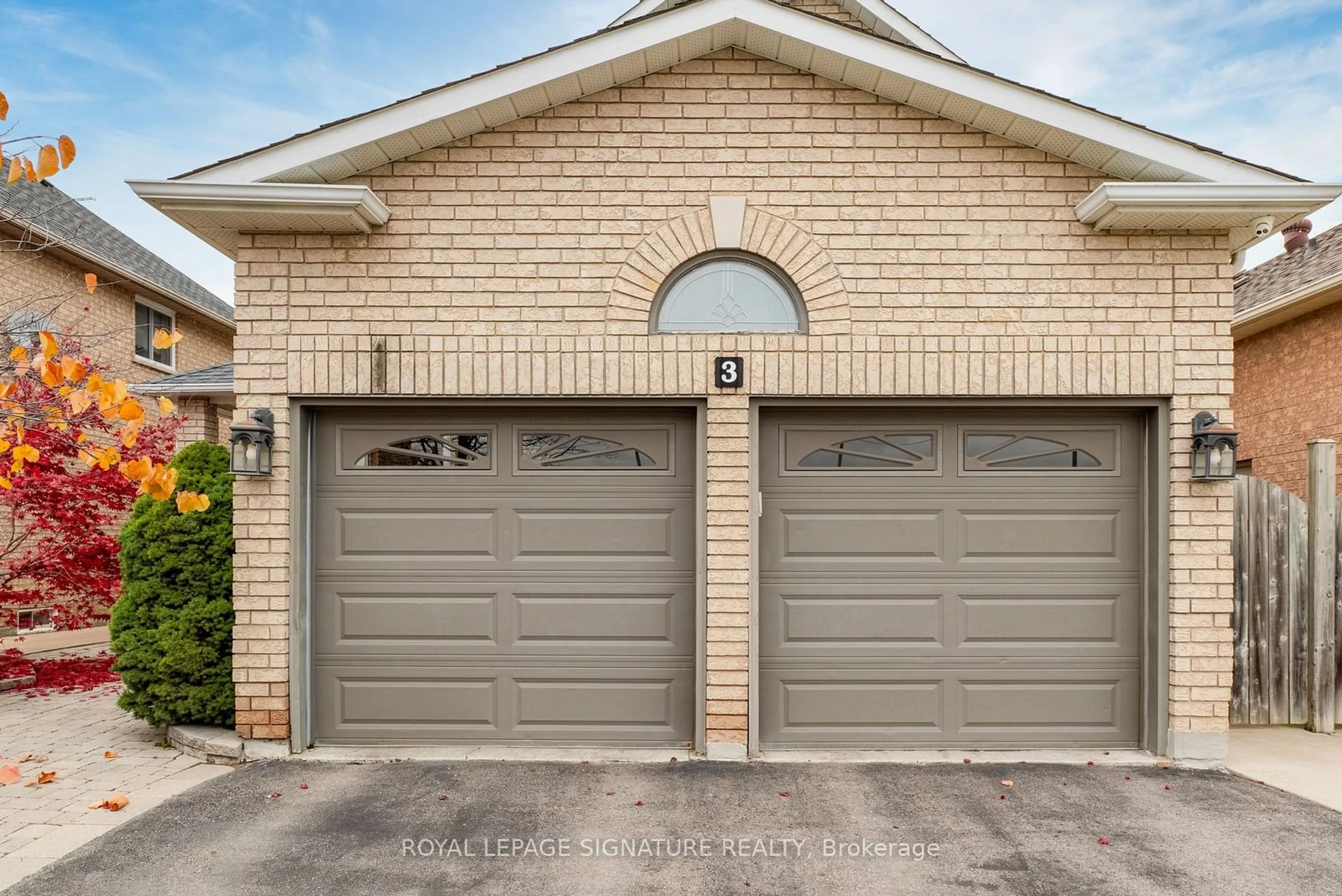 Indoor garage for 3 Autumn Oak Crt, Caledon Ontario L7E 1X6