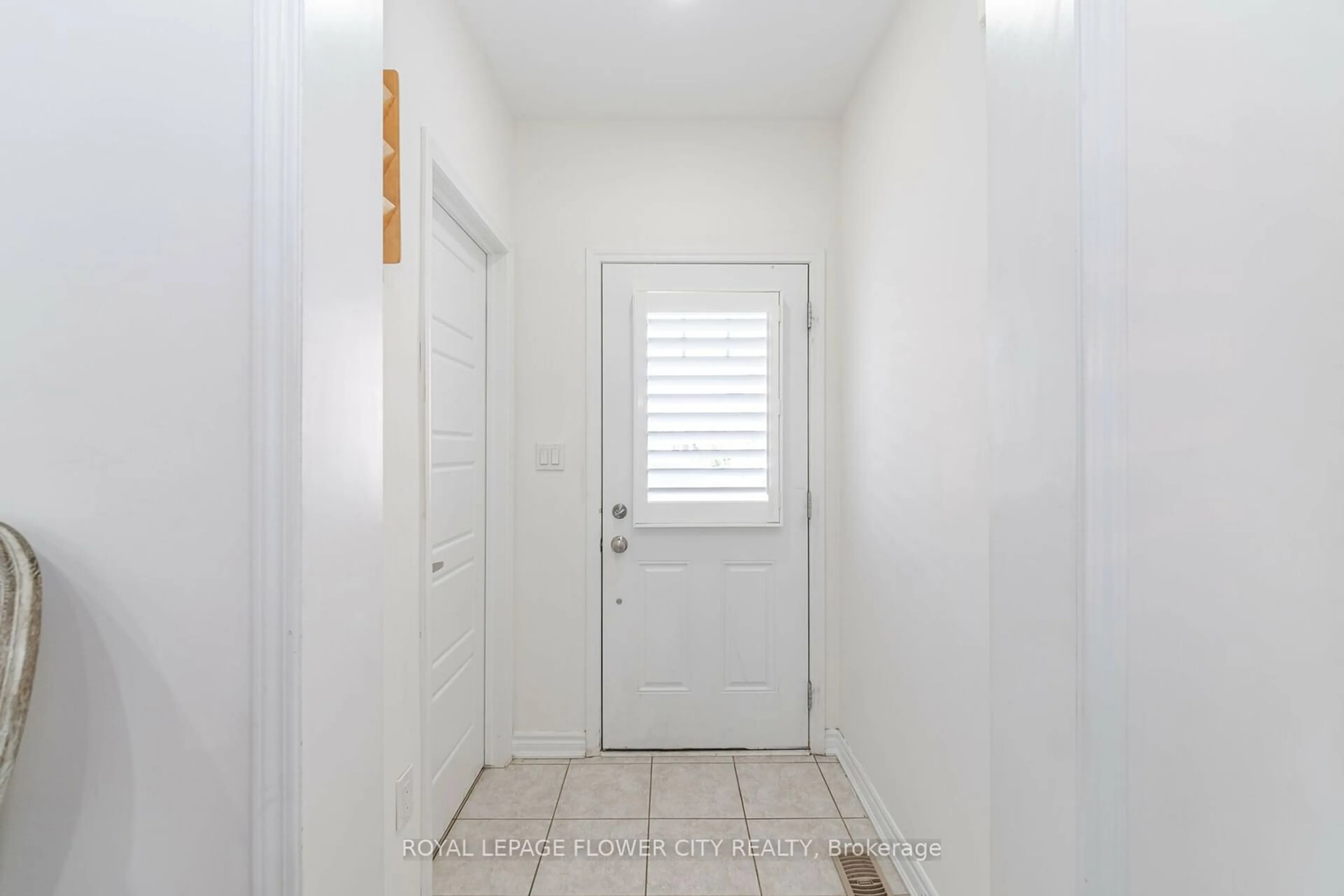 Indoor entryway for 1000 Asleton Blvd #36, Milton Ontario L9T 7K3