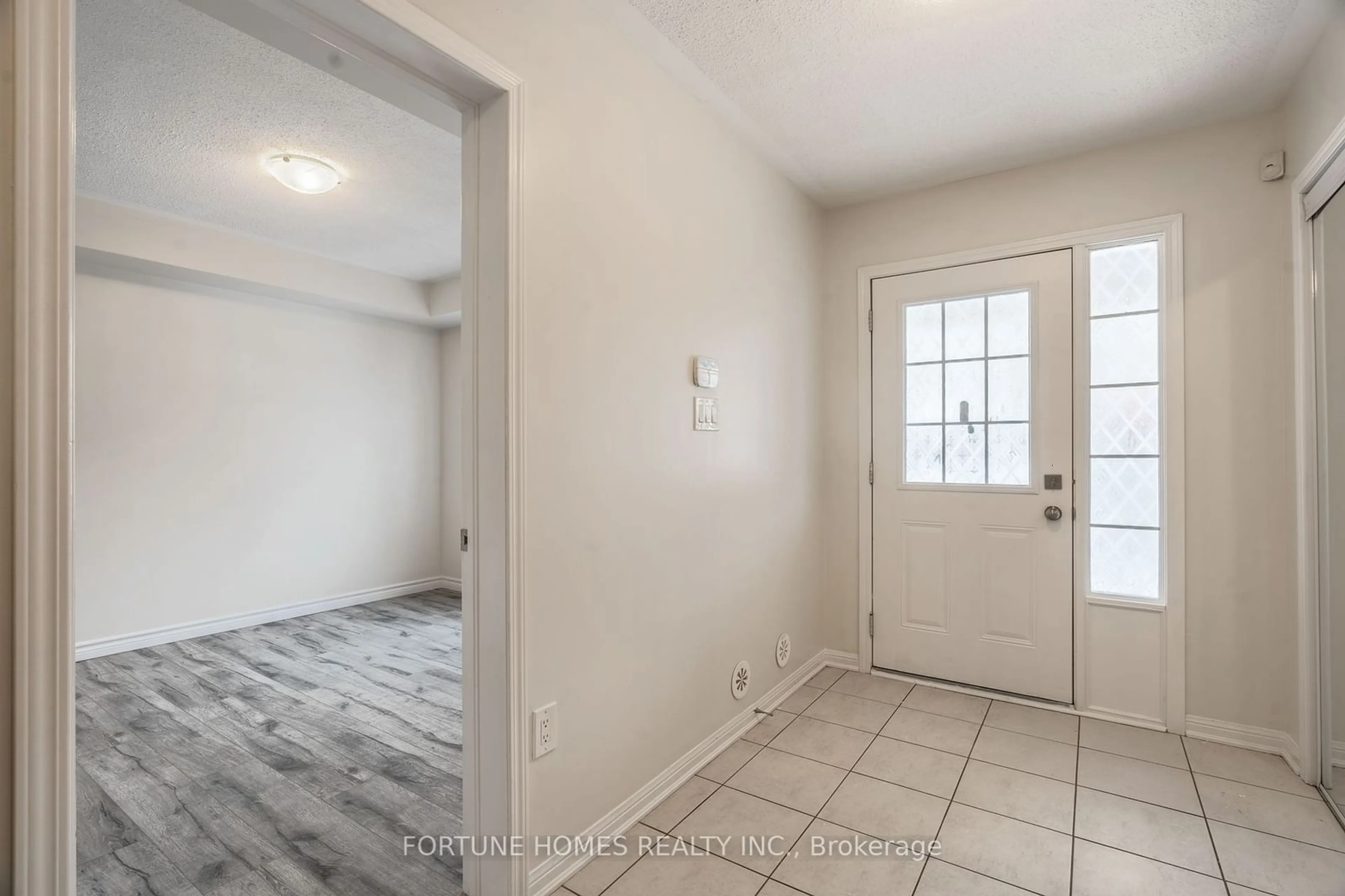 Indoor entryway for 7 AFFLECK Rd, Brampton Ontario L7A 3Y8