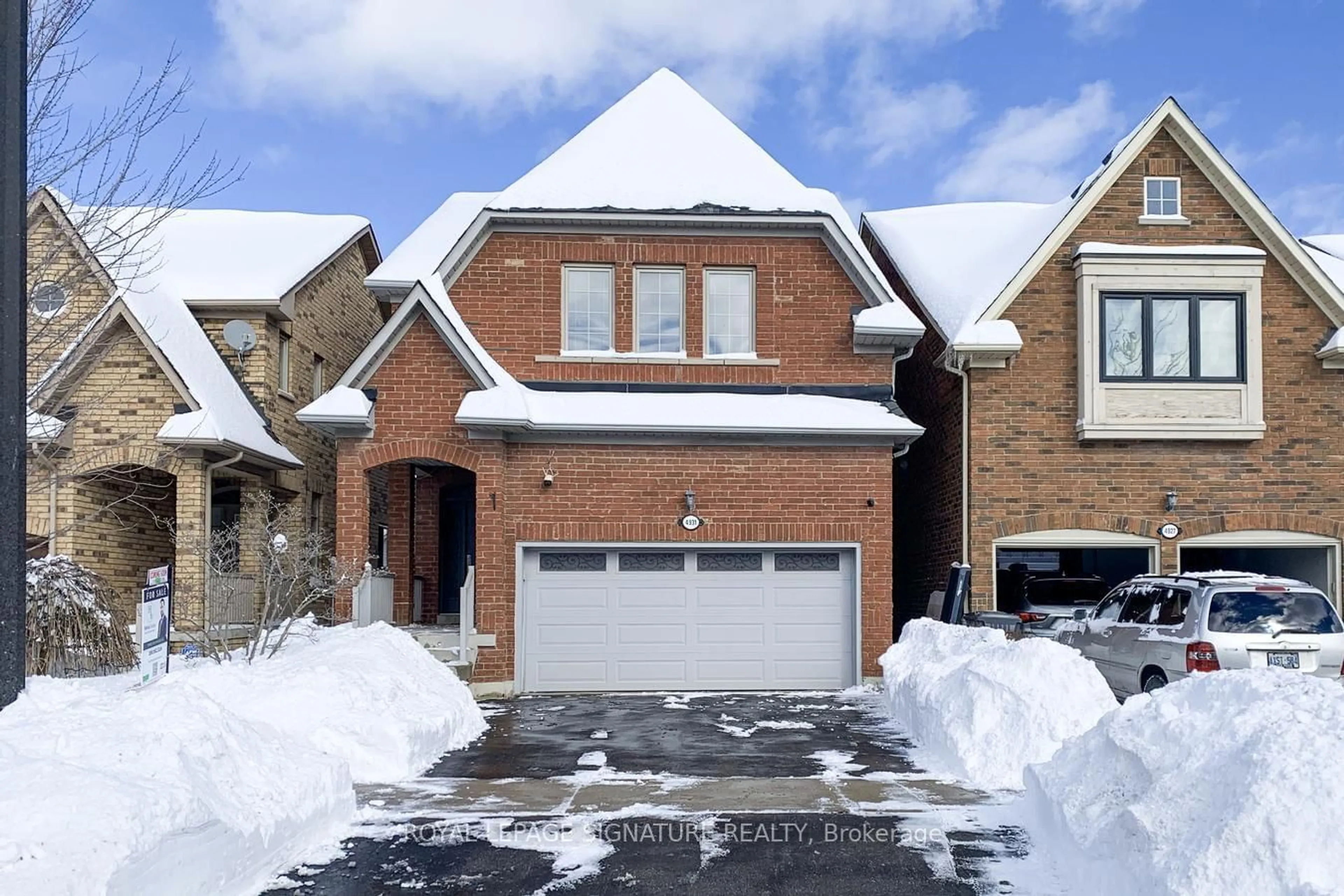 Home with brick exterior material, street for 4931 Long Acre Dr, Mississauga Ontario L5M 7L1