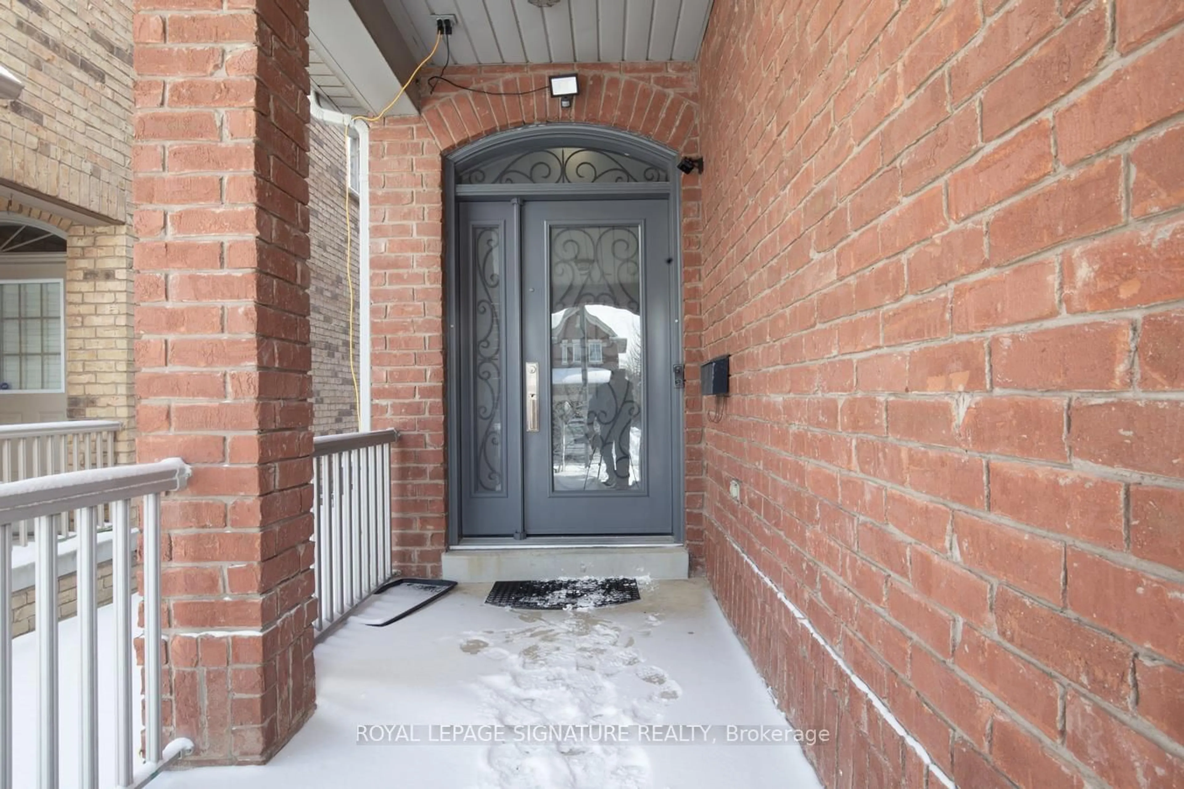 Indoor entryway for 4931 Long Acre Dr, Mississauga Ontario L5M 7L1