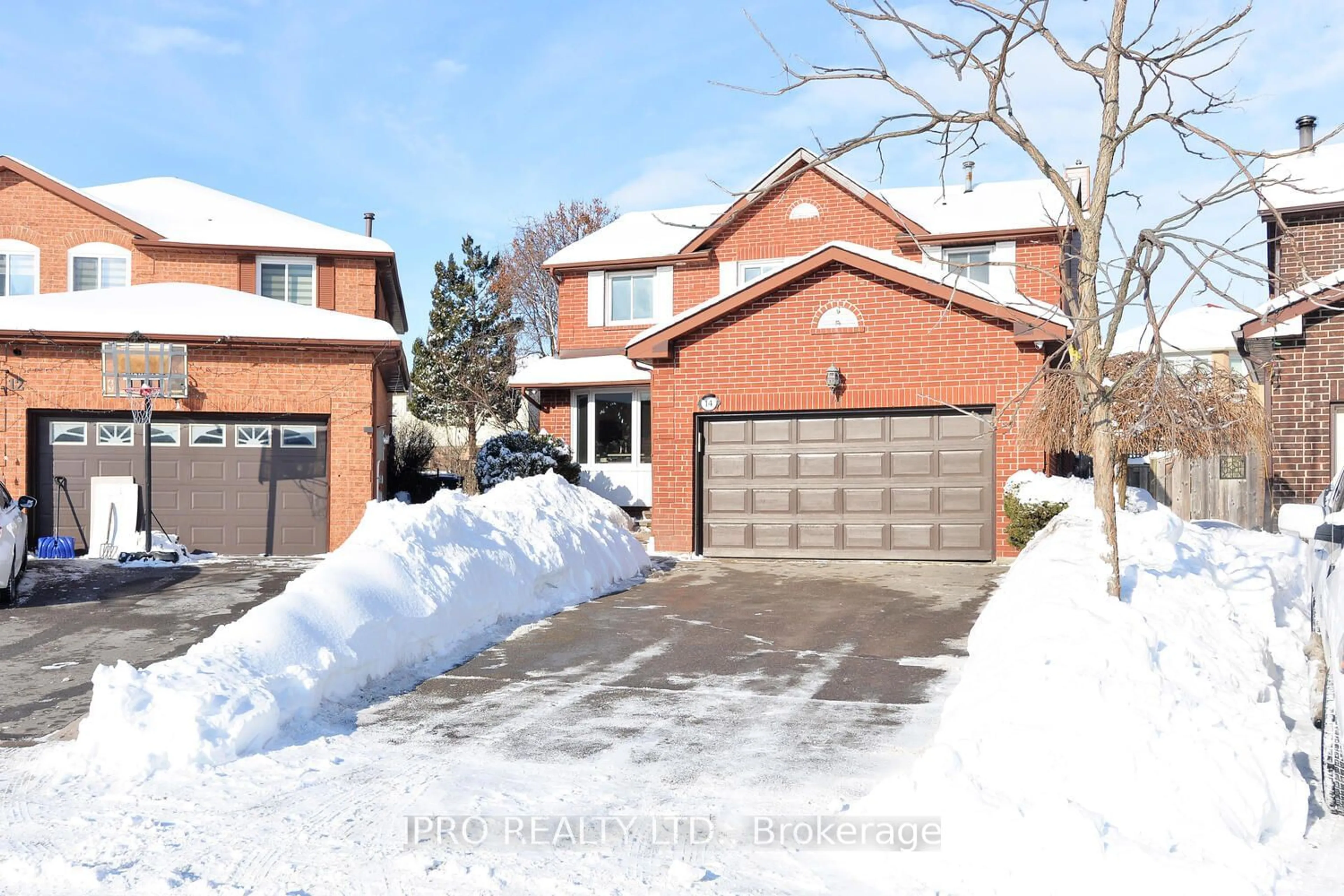 Home with brick exterior material, street for 14 Paramount Pl, Brampton Ontario L6Y 2T3