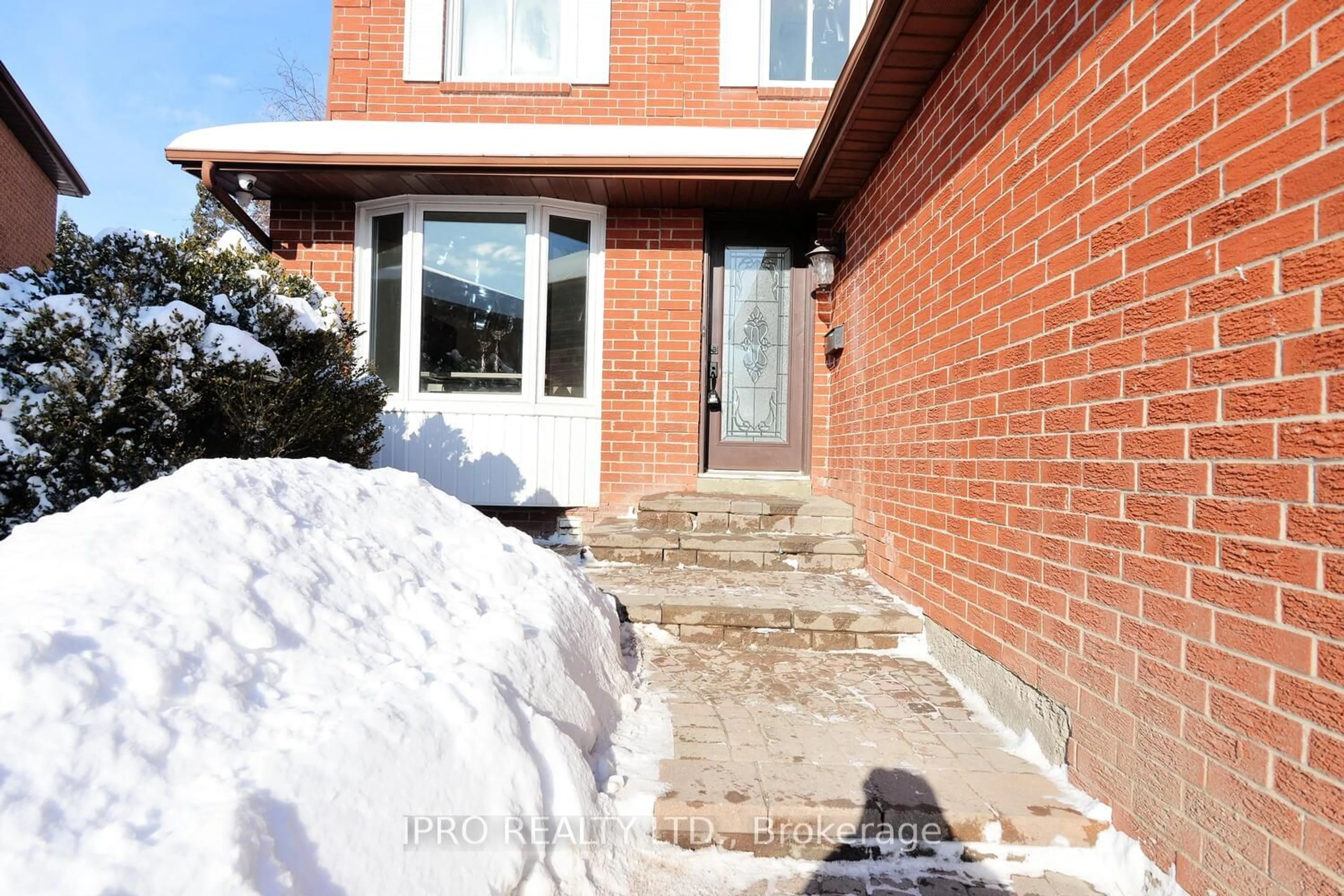 Home with brick exterior material, street for 14 Paramount Pl, Brampton Ontario L6Y 2T3