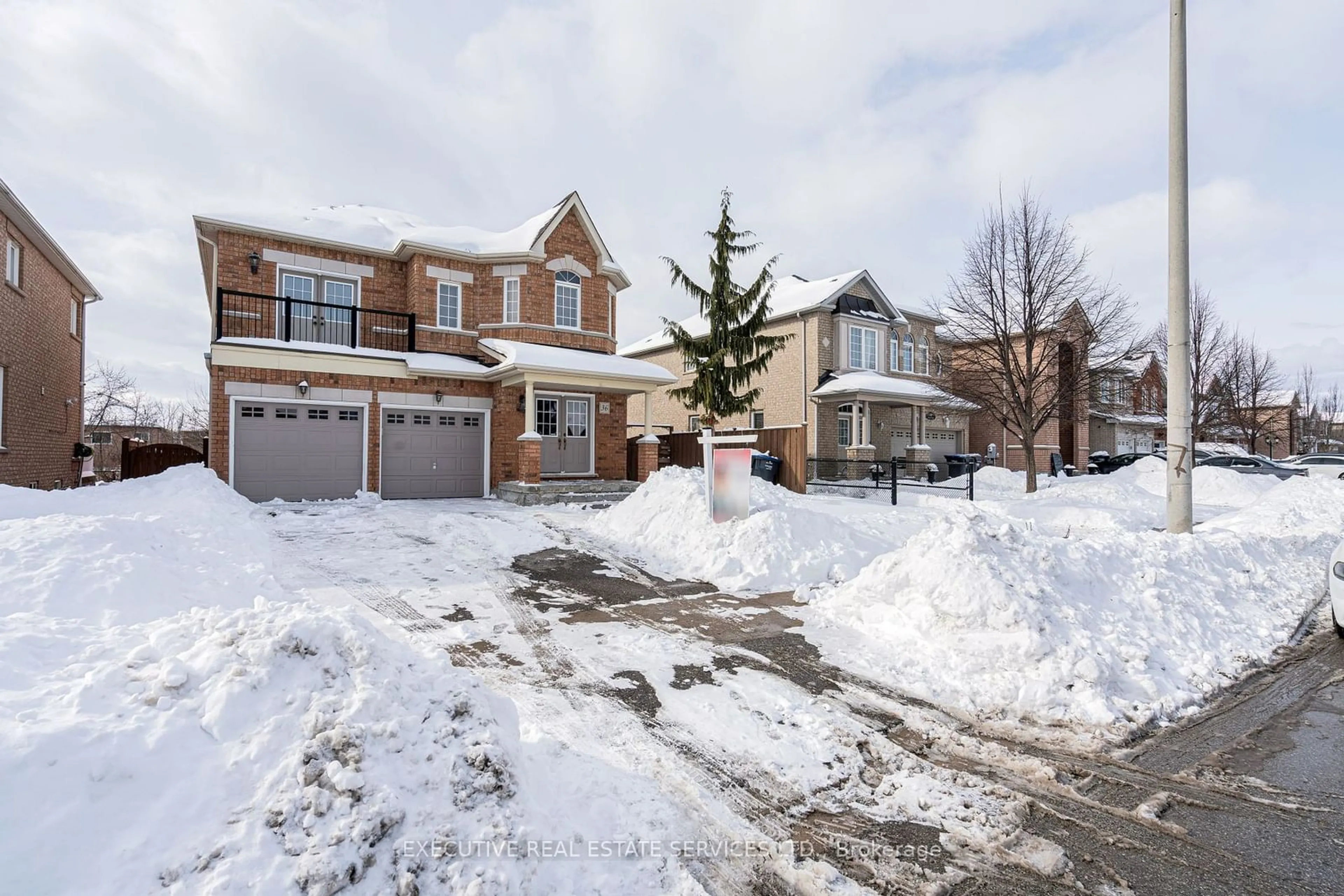 A pic from outside/outdoor area/front of a property/back of a property/a pic from drone, street for 36 Clarion Rd, Brampton Ontario L7A 3T5