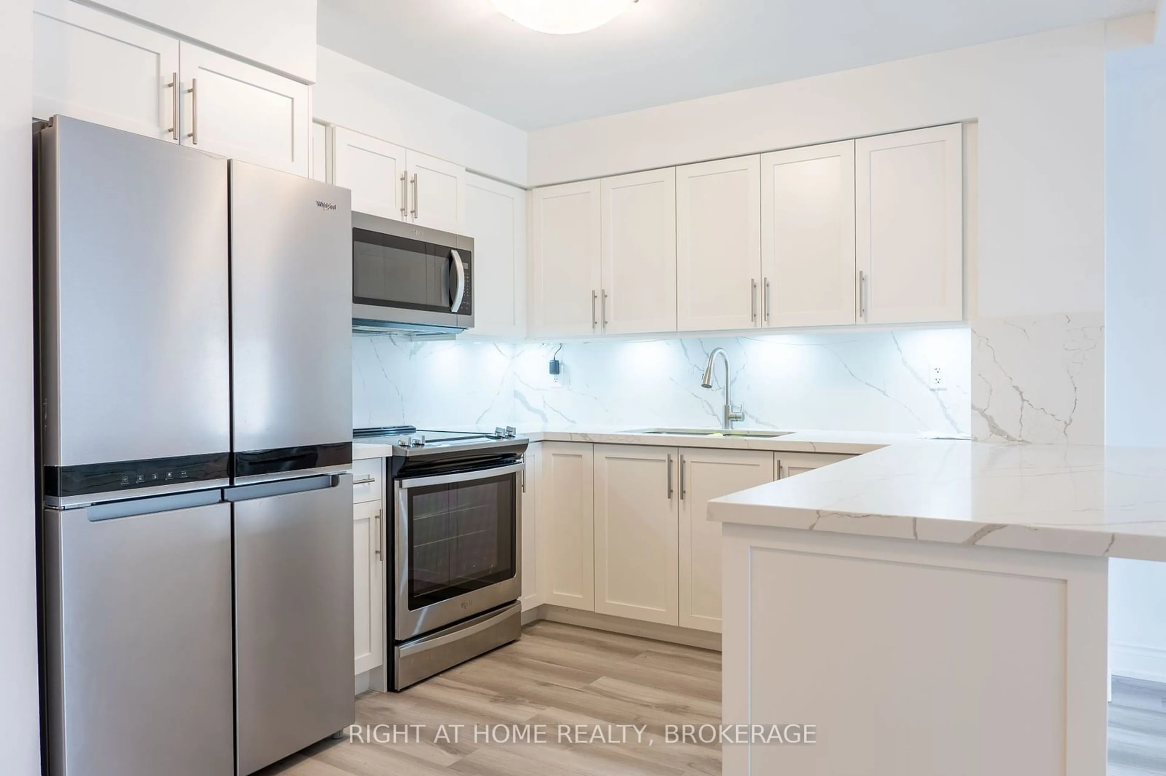 Standard kitchen, unknown for 3888 Duke Of York Blvd #534, Mississauga Ontario L5B 4P5