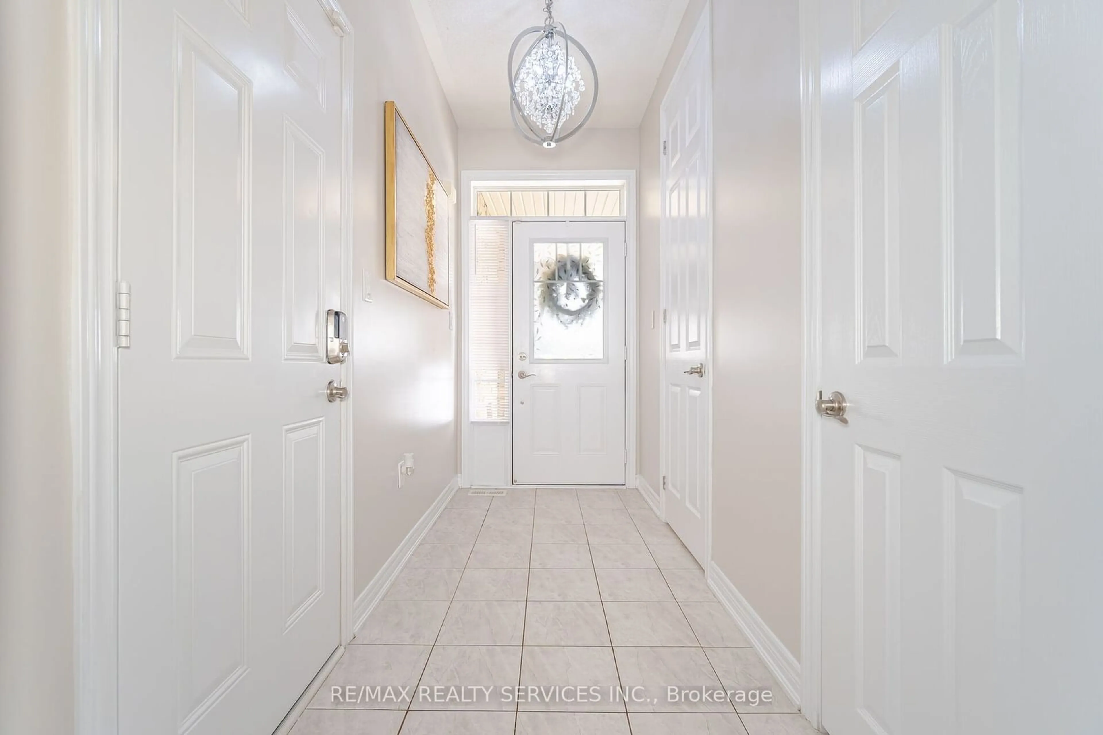 Indoor entryway for 106 Abigail Cres, Caledon Ontario L7C 4C7