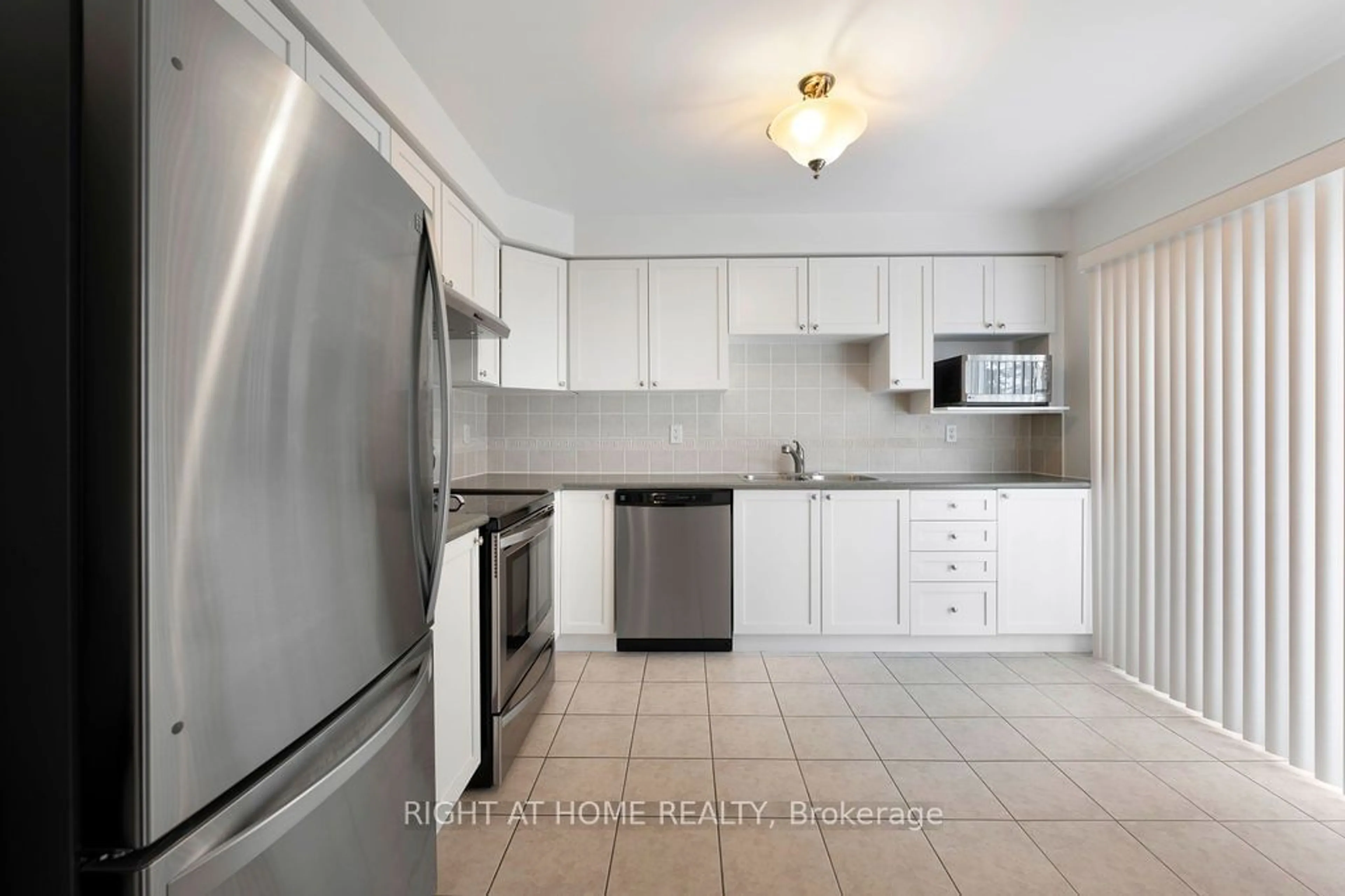 Standard kitchen, unknown for 712 Edwards Ave, Milton Ontario L9T 6B4