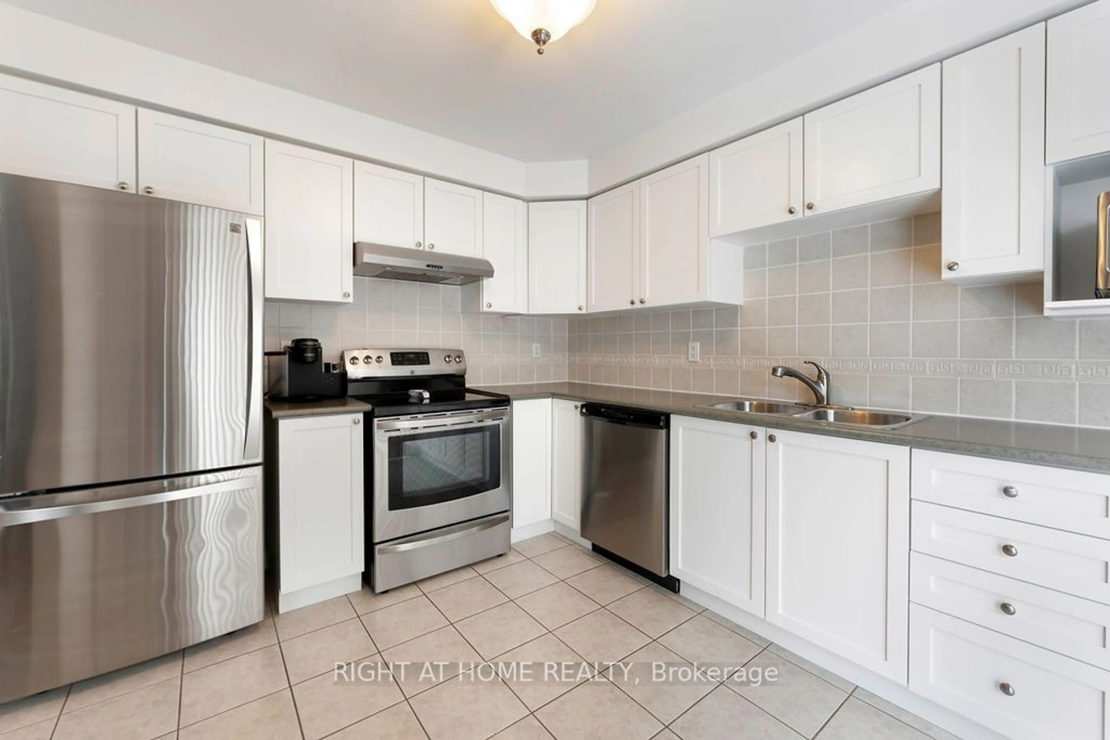 Standard kitchen, unknown for 712 Edwards Ave, Milton Ontario L9T 6B4