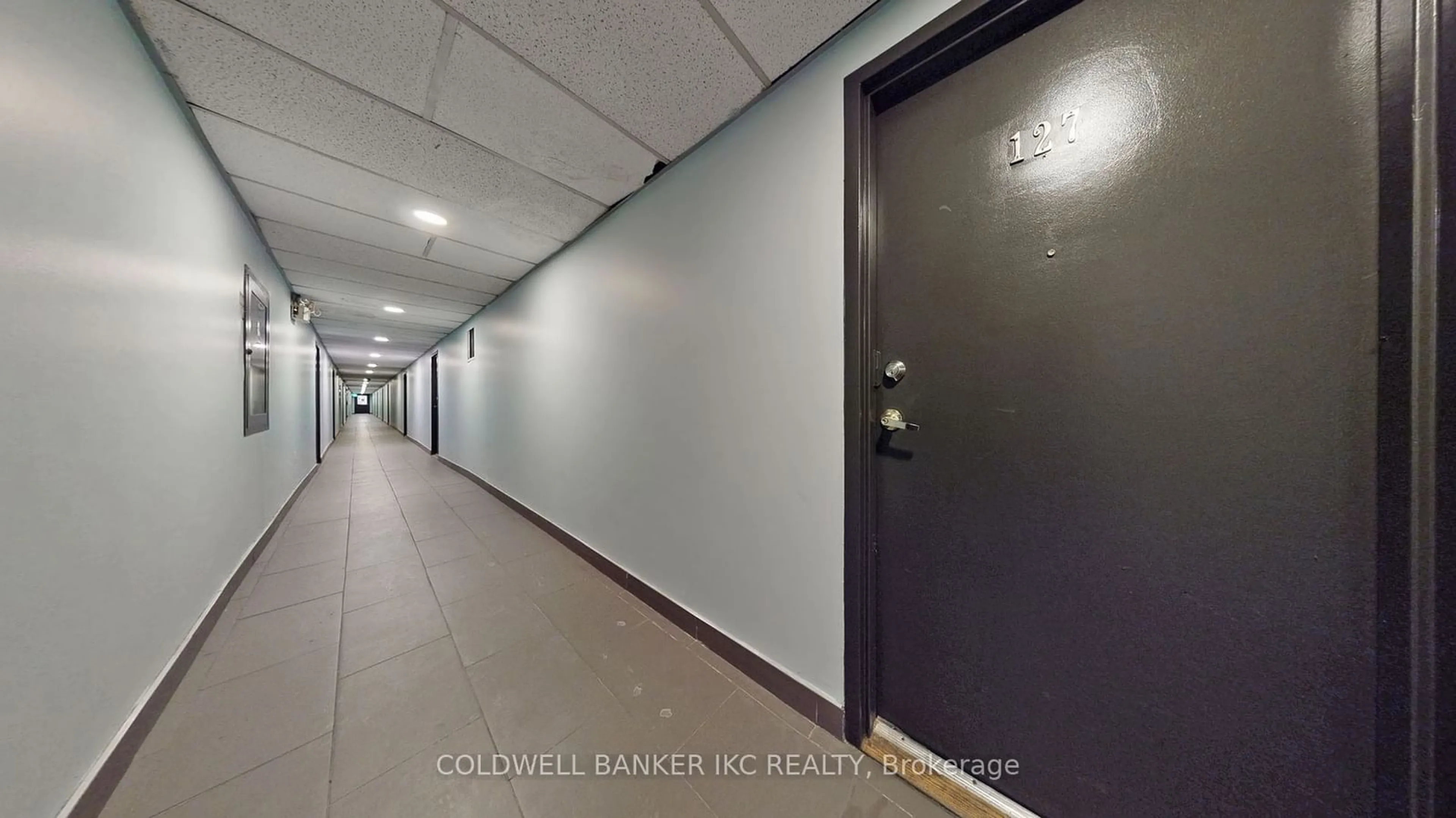 Indoor foyer for 1050 Stainton Dr #127, Mississauga Ontario L5C 2T7