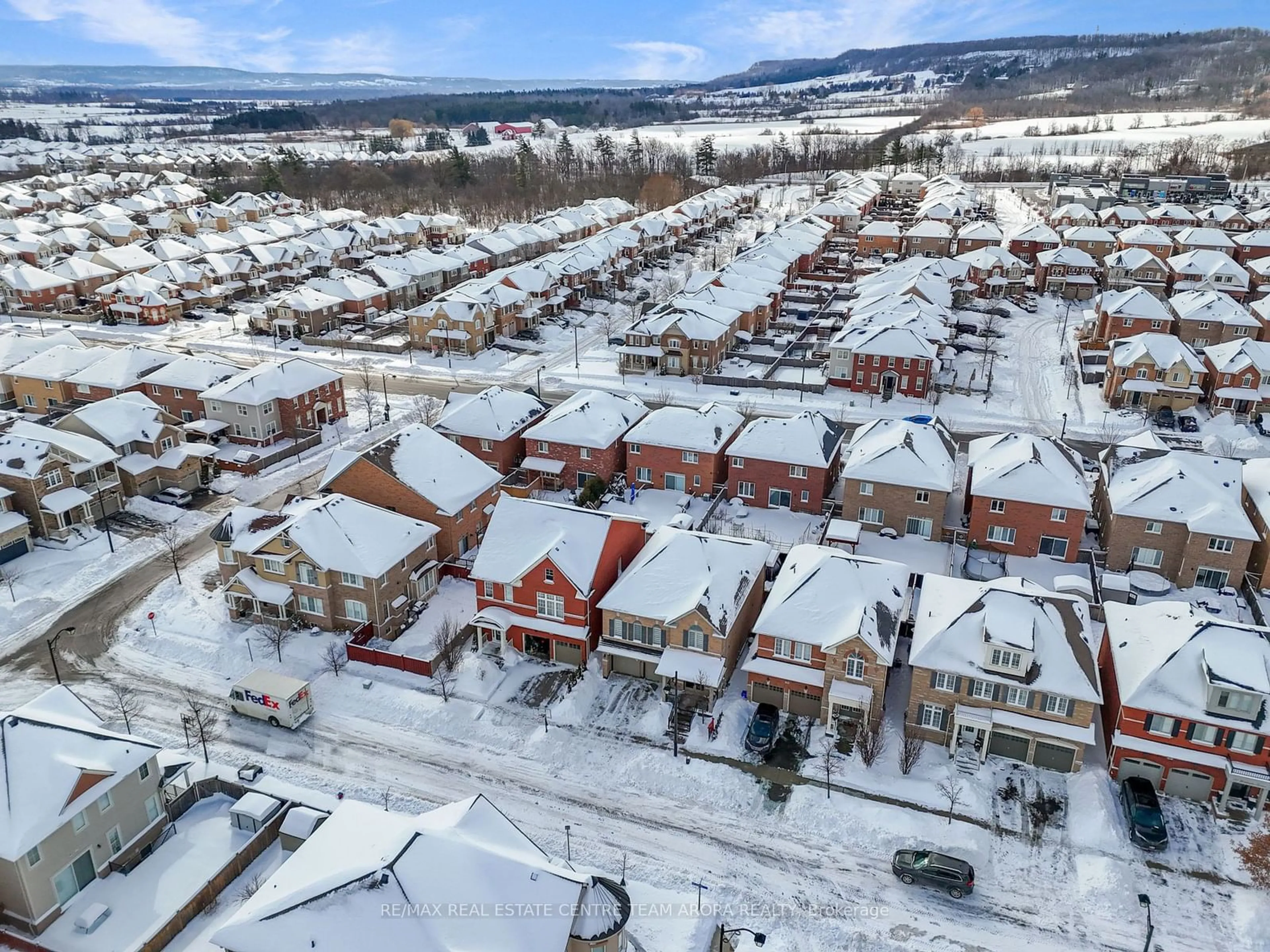 A pic from outside/outdoor area/front of a property/back of a property/a pic from drone, street for 749 Wettlaufer Terr, Milton Ontario L9T 8G1