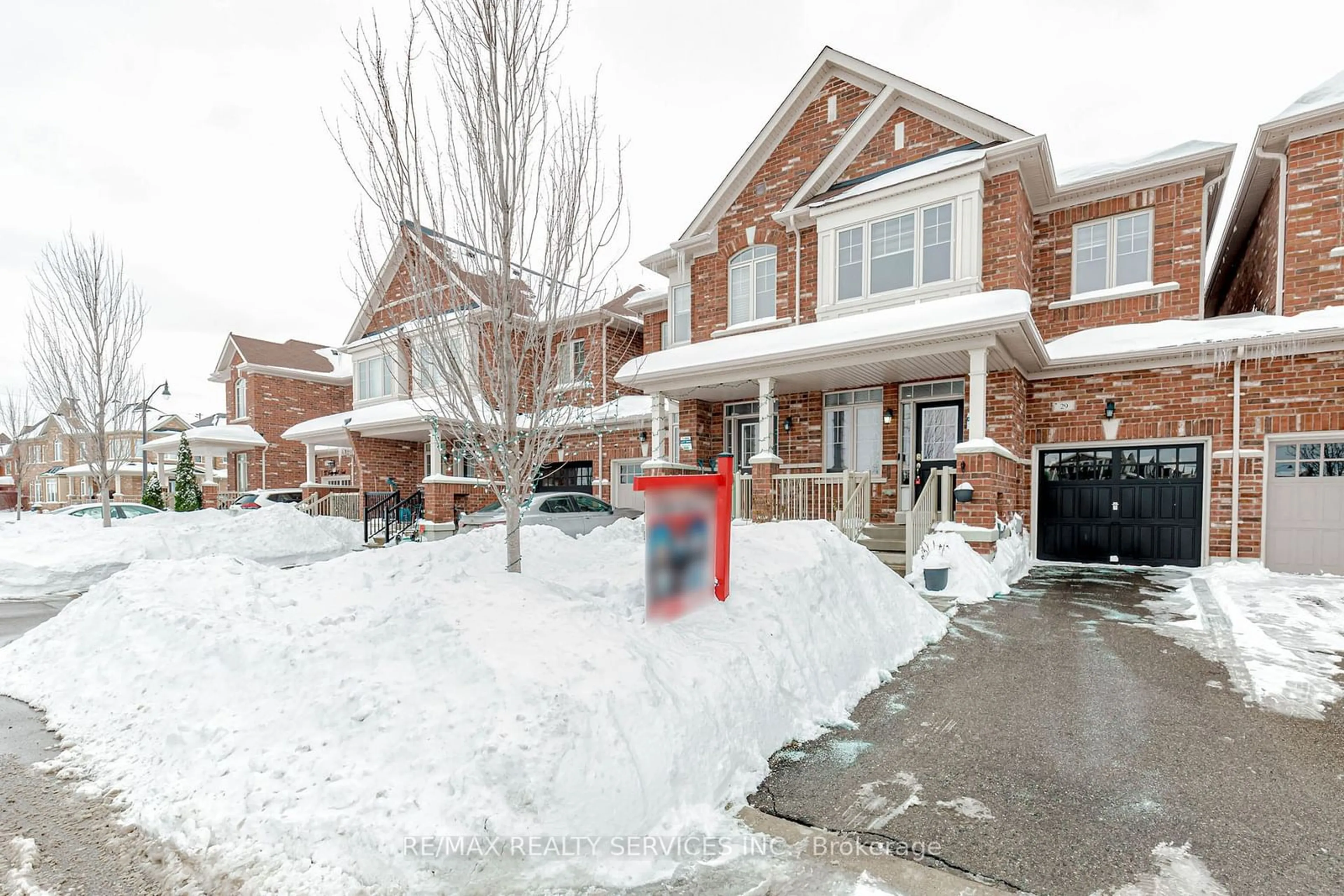 A pic from outside/outdoor area/front of a property/back of a property/a pic from drone, street for 29 Kempenfelt Tr, Brampton Ontario L7A 0Z6