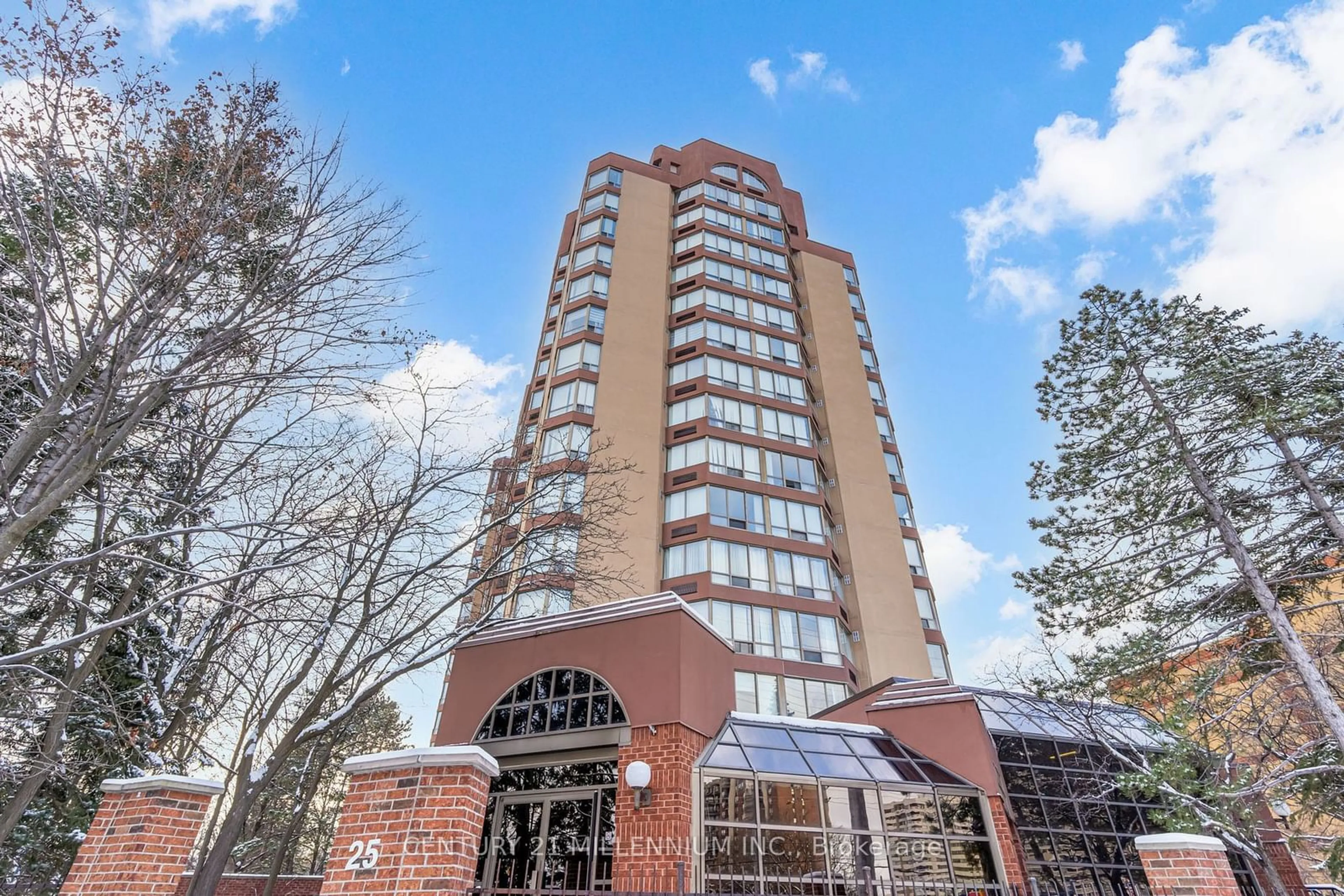 Indoor foyer for 25 Fairview Rd #205, Mississauga Ontario L5B 3Y8