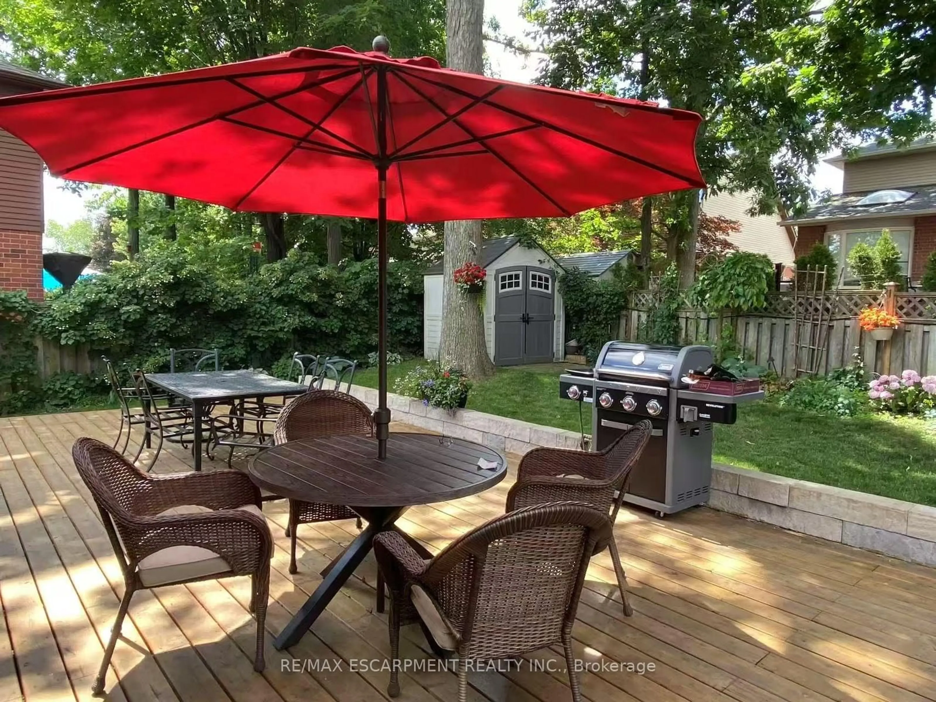 Patio, street for 2068 Headon Rd, Burlington Ontario L7M 4G3