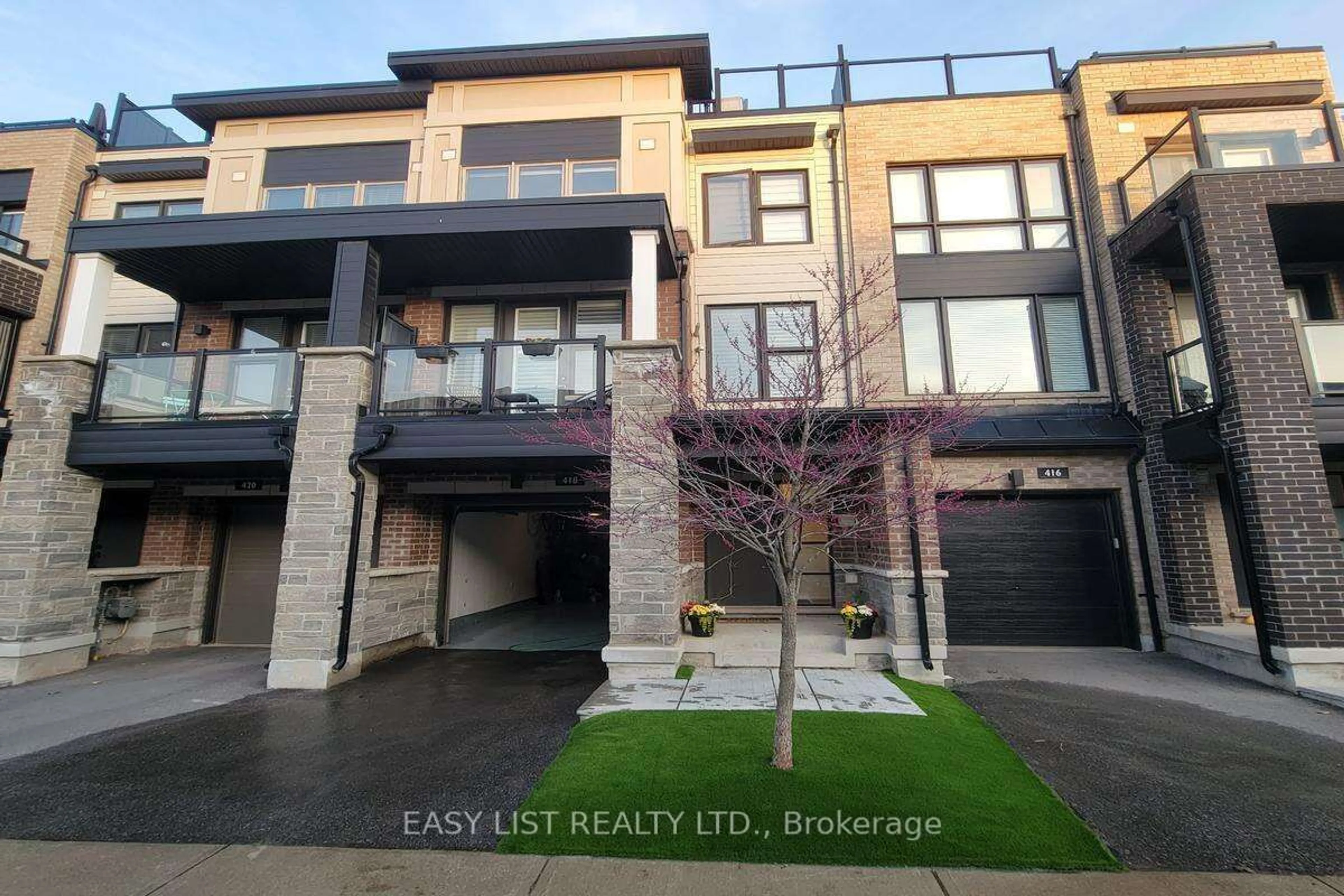 Patio, street for 418 Athabasca Common, Oakville Ontario L6H 0R6