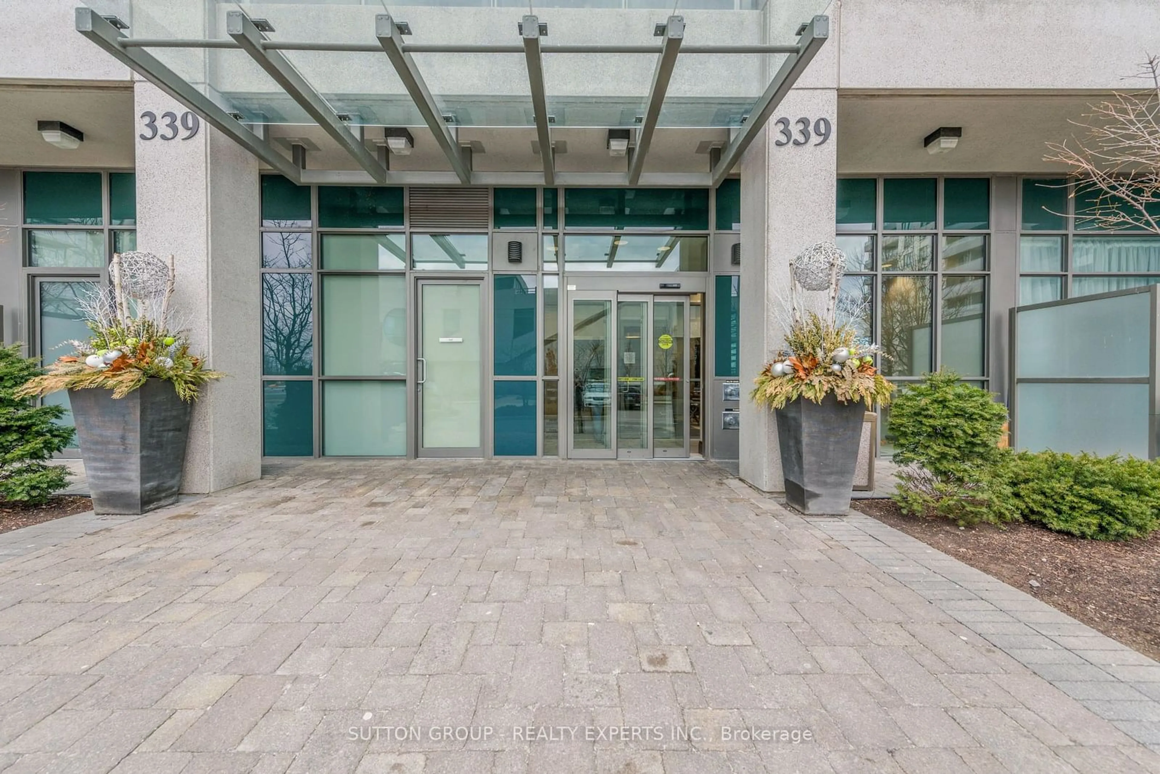 Indoor foyer for 339 Rathburn Rd #509, Mississauga Ontario L5B 0K6