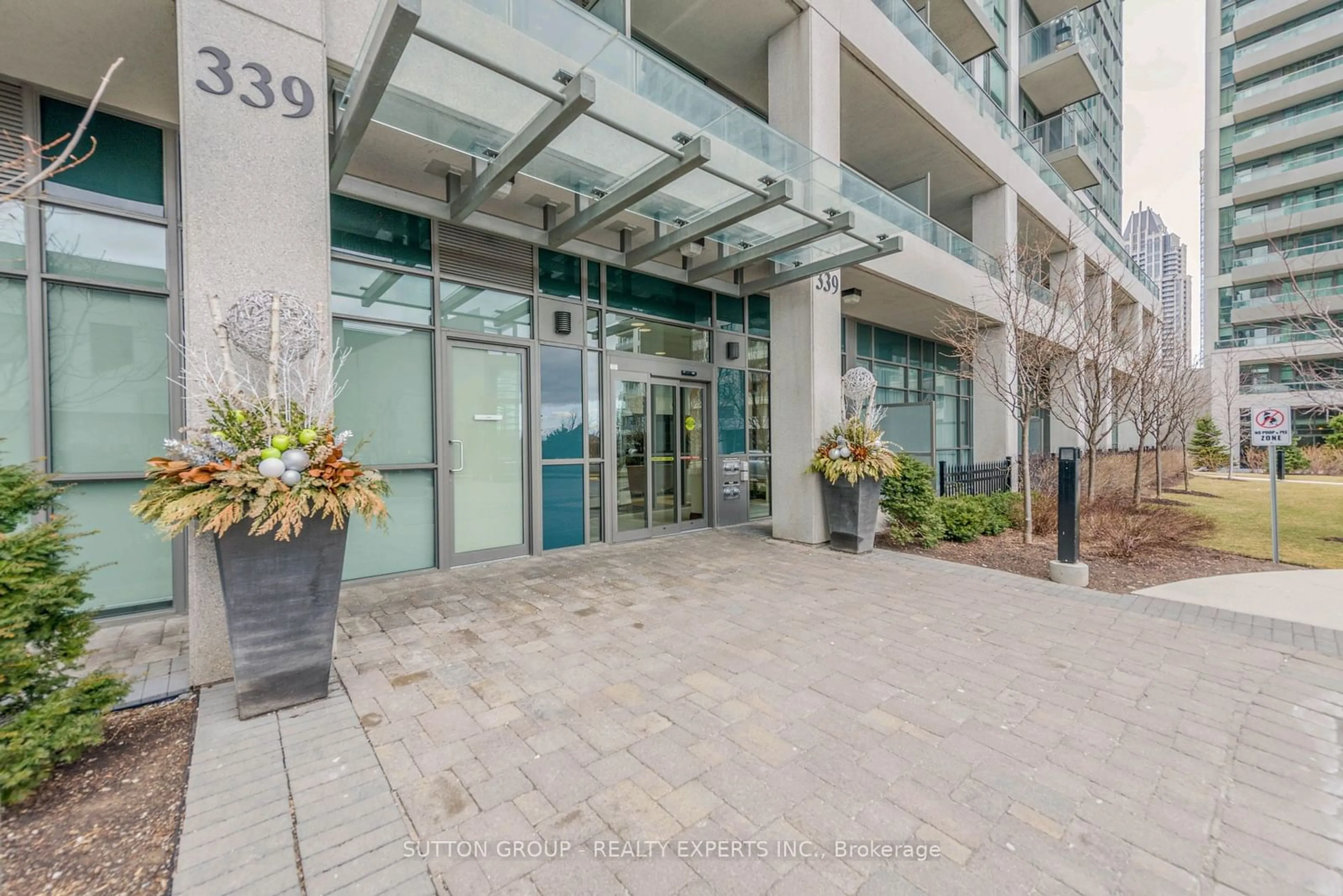 Indoor foyer for 339 Rathburn Rd #509, Mississauga Ontario L5B 0K6