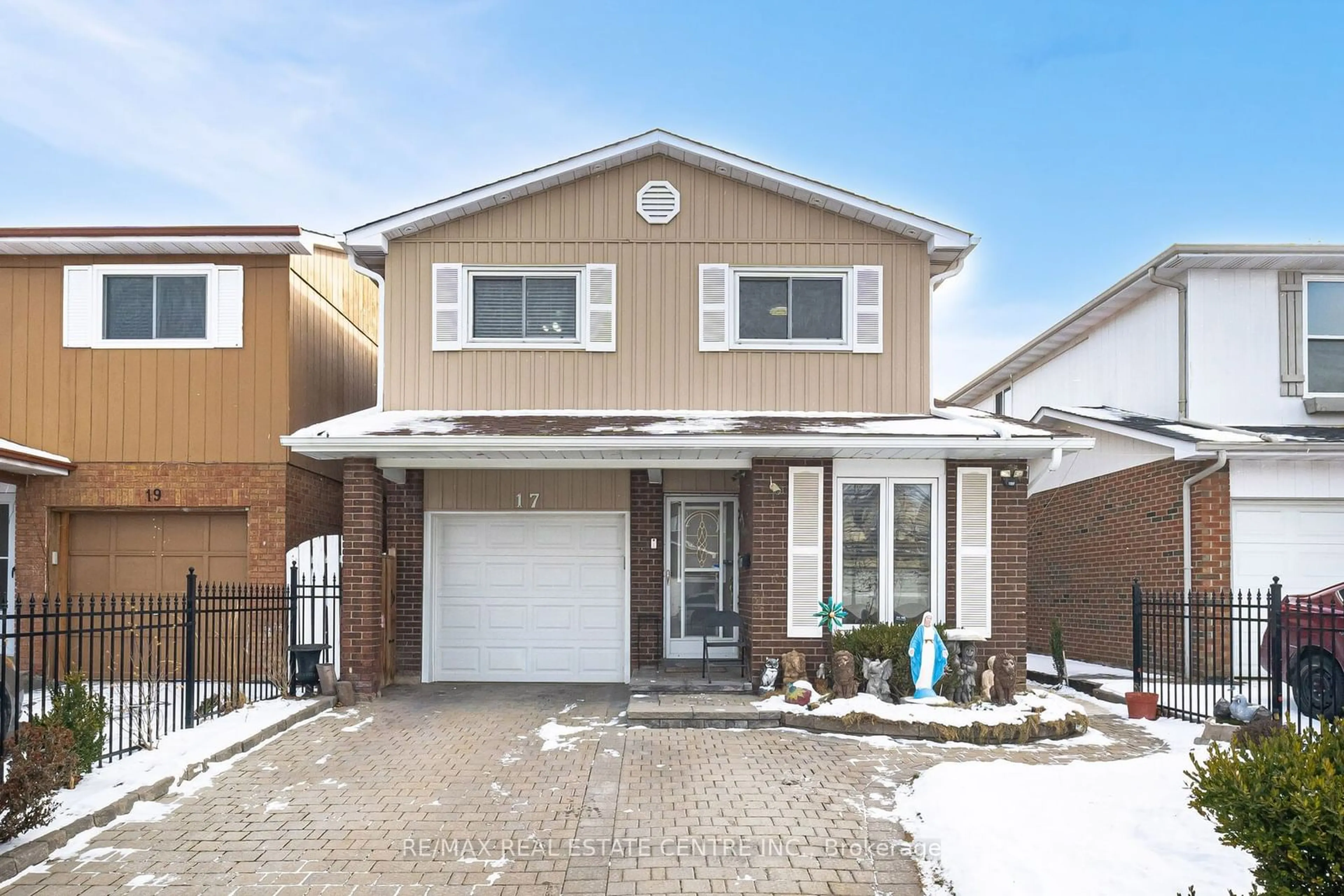 Home with brick exterior material, street for 17 Ashurst Cres, Brampton Ontario L6V 3N6