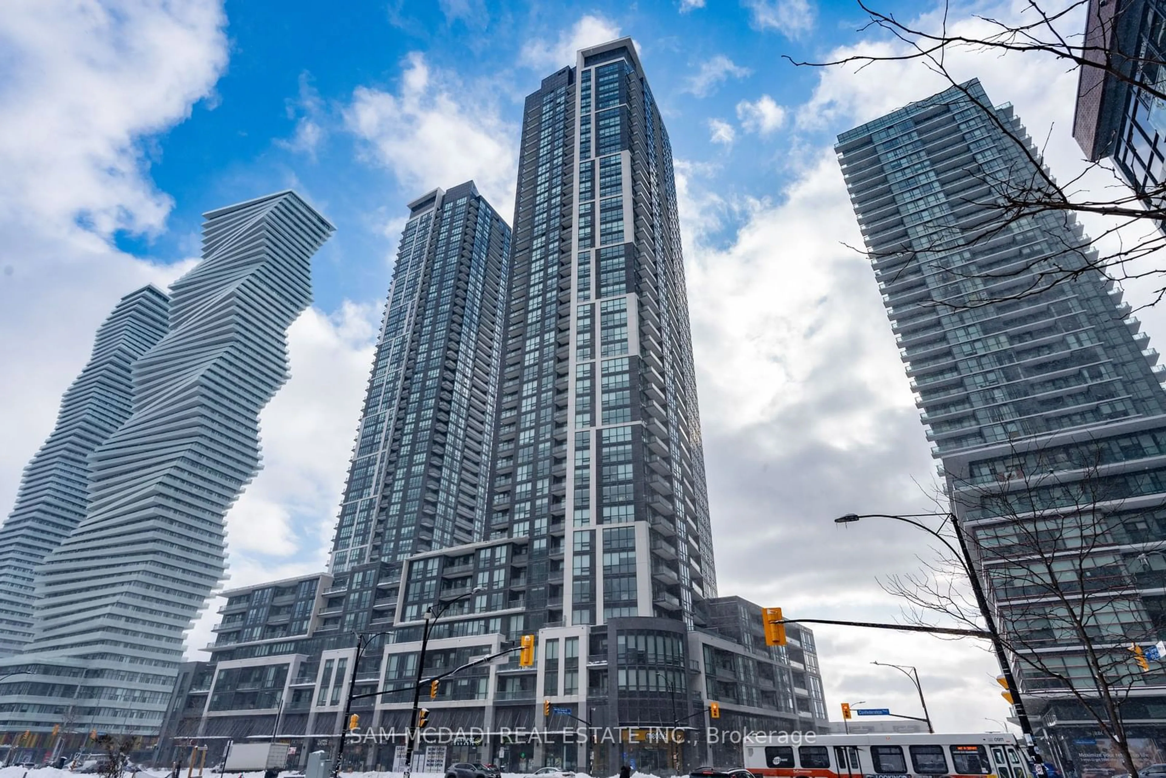 Indoor foyer for 510 Curran Pl #PH05, Mississauga Ontario L5B 0J8