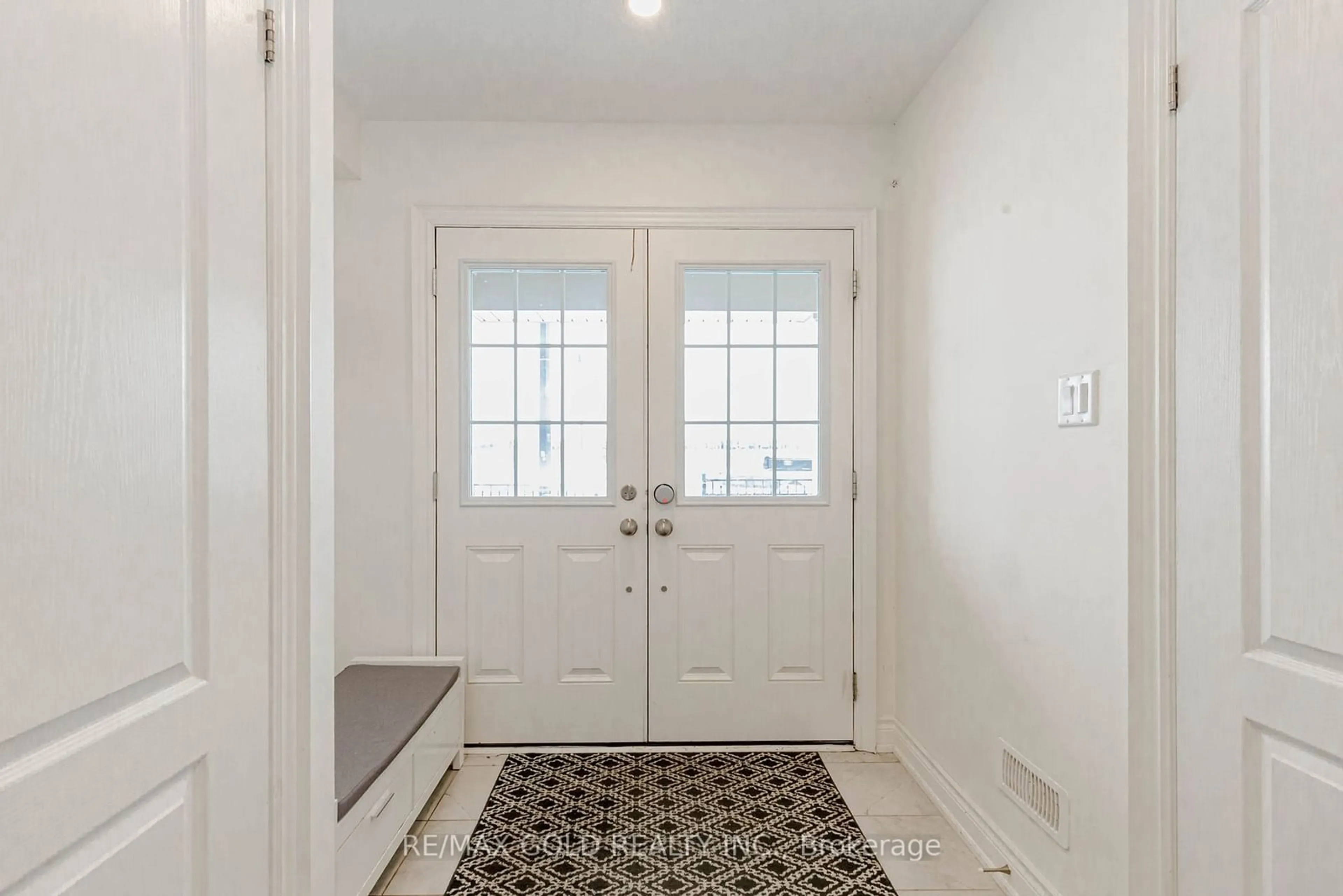 Indoor entryway for 8644 Financial Dr, Brampton Ontario L6Y 6G5