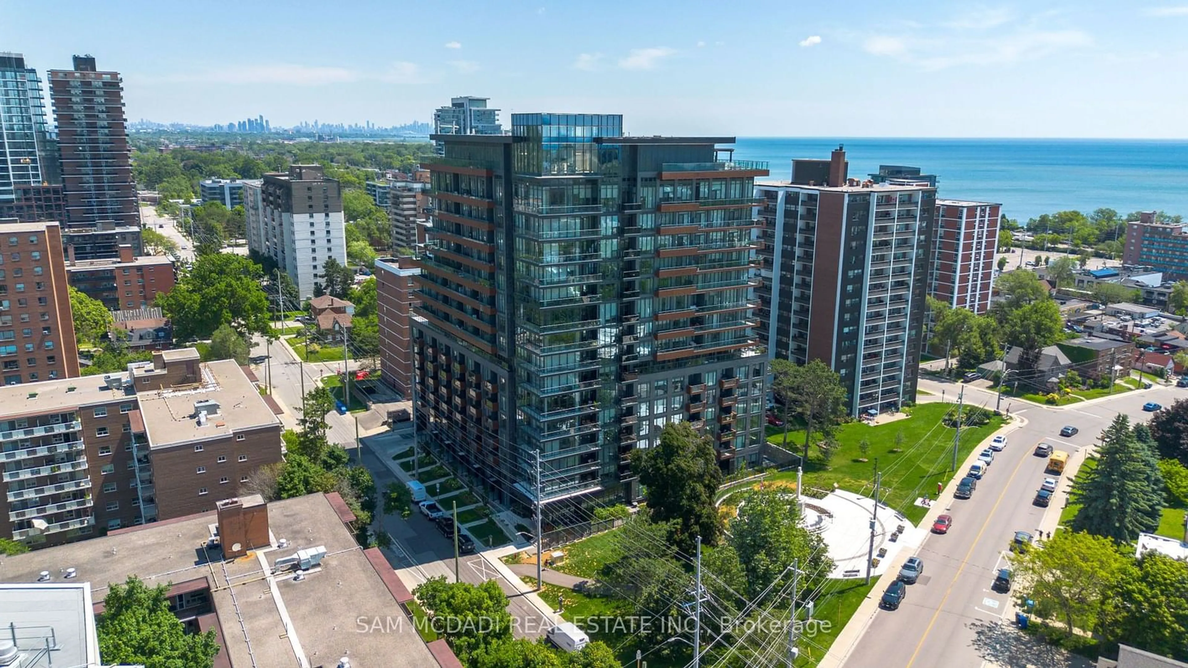 A pic from outside/outdoor area/front of a property/back of a property/a pic from drone, city buildings view from balcony for 21 Park St #321, Mississauga Ontario L5G 1L7