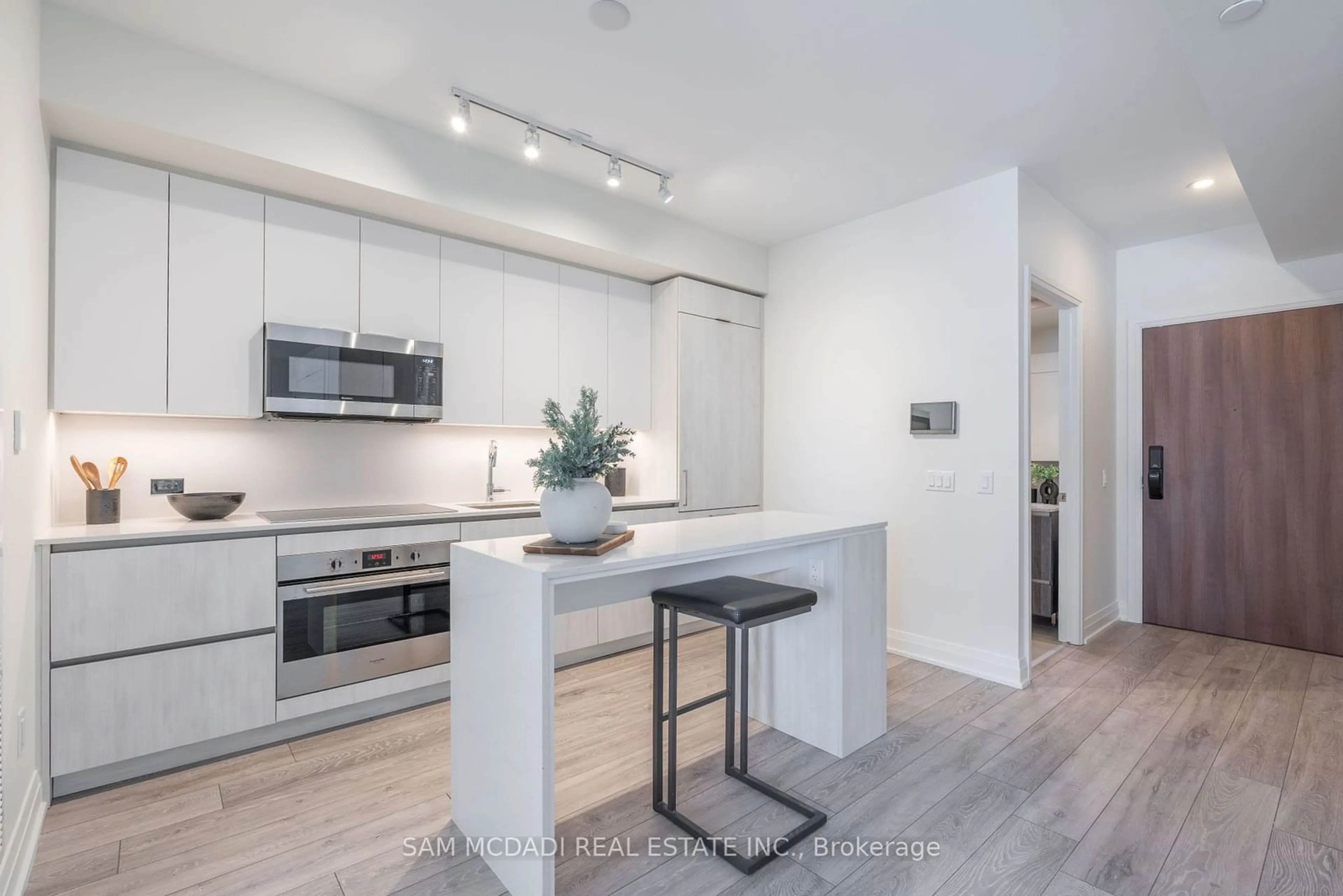 Open concept kitchen, unknown for 21 Park St #321, Mississauga Ontario L5G 1L7