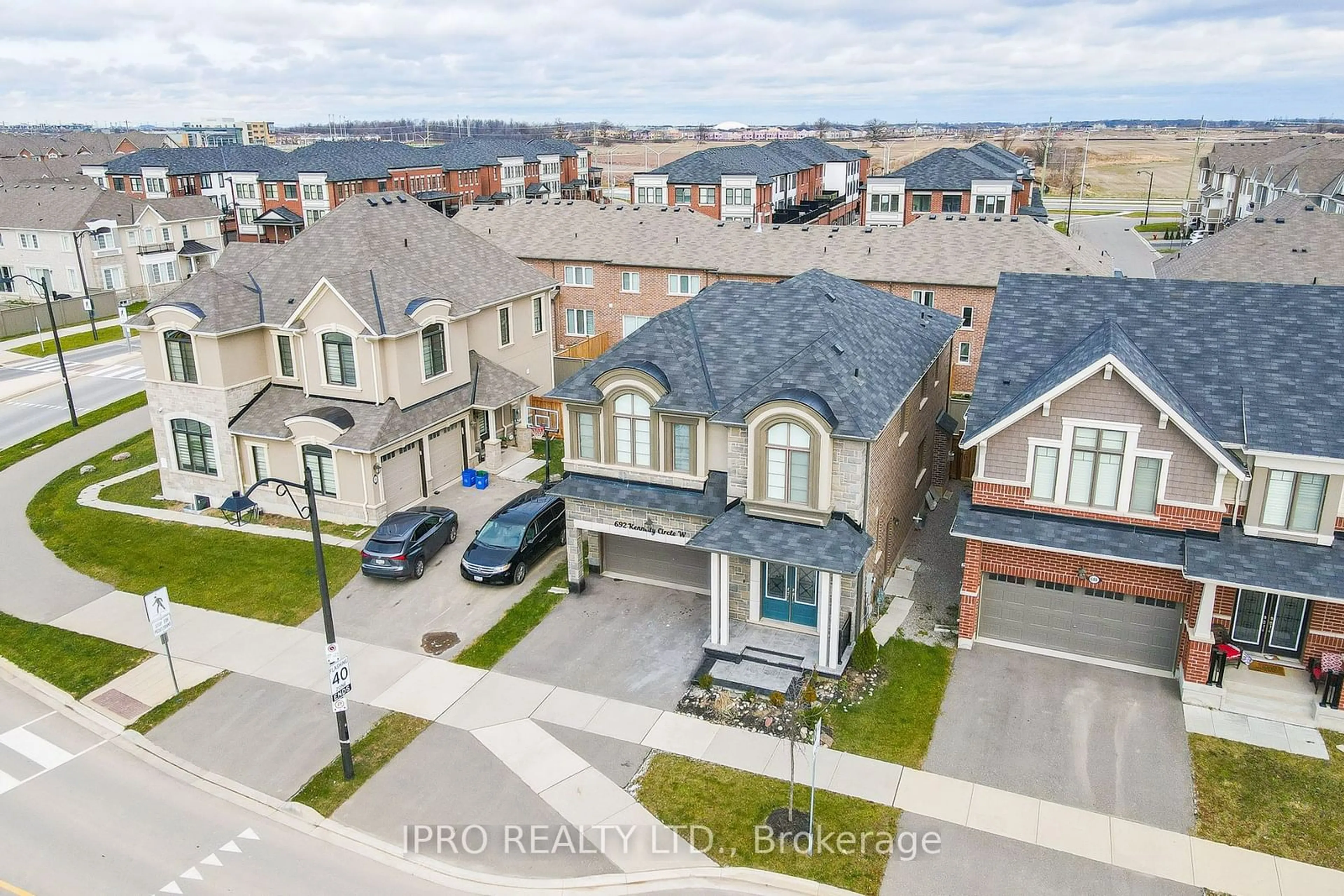 A pic from outside/outdoor area/front of a property/back of a property/a pic from drone, street for 692 Kennedy Circ, Milton Ontario L9E 1R5