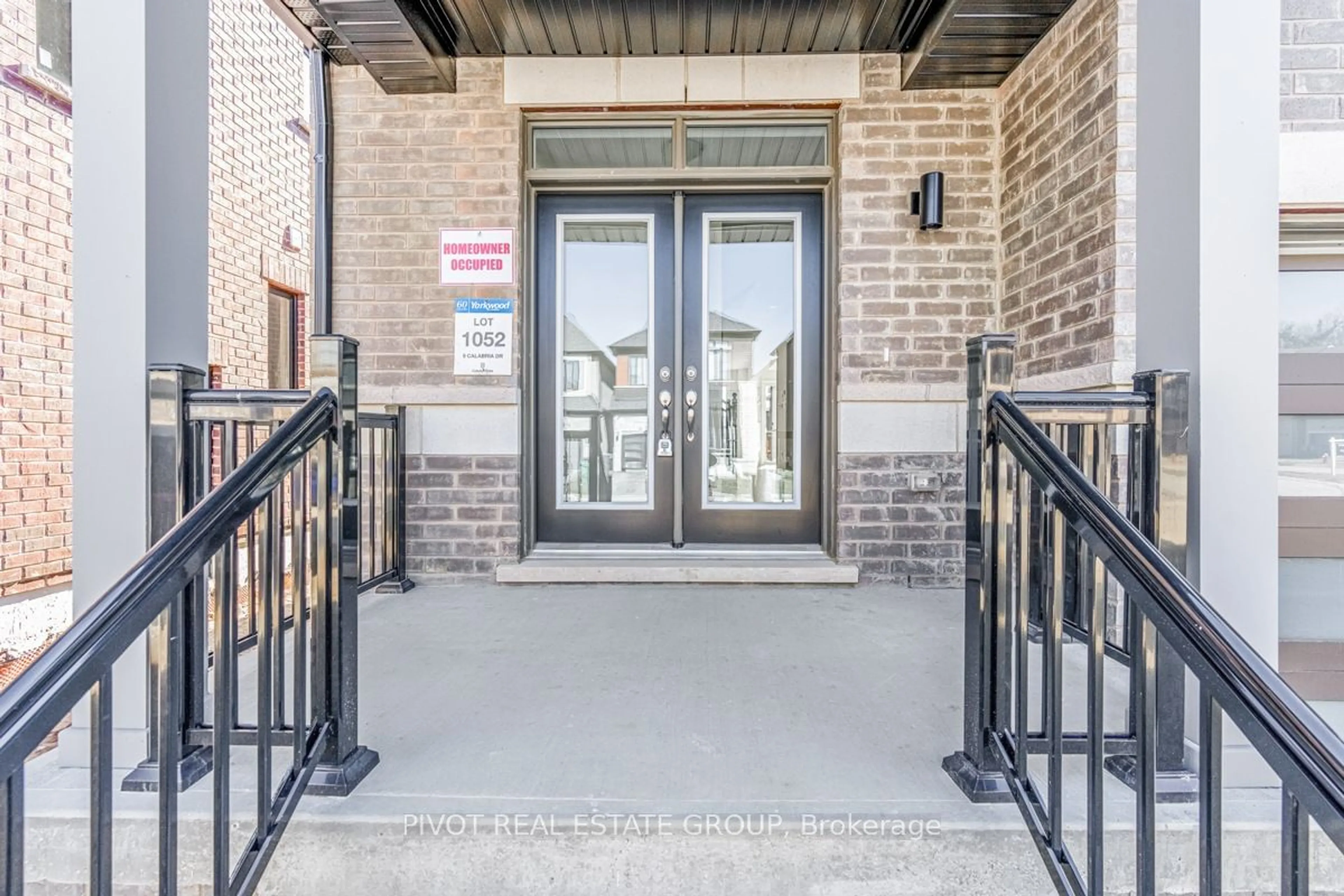 Indoor entryway for 5 Calabria Dr, Caledon Ontario L7C 4L3