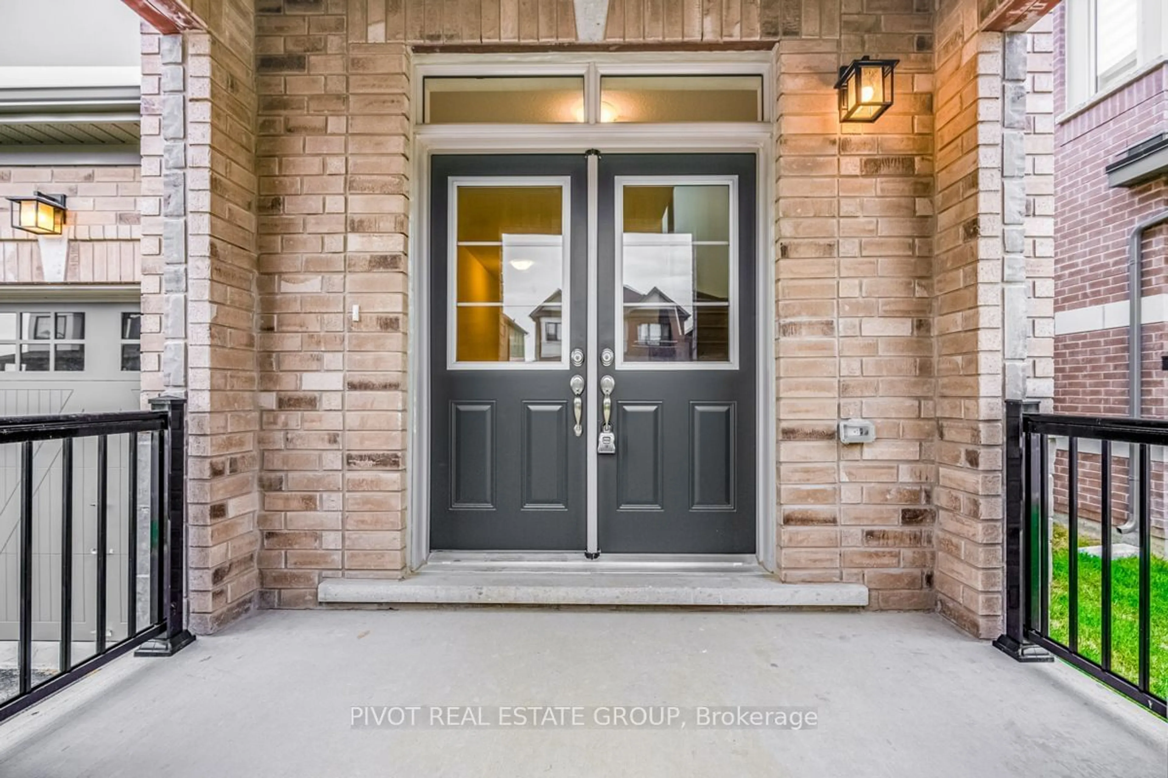 Indoor entryway for 19 Moorhart Cres, Caledon Ontario L7C 4J5