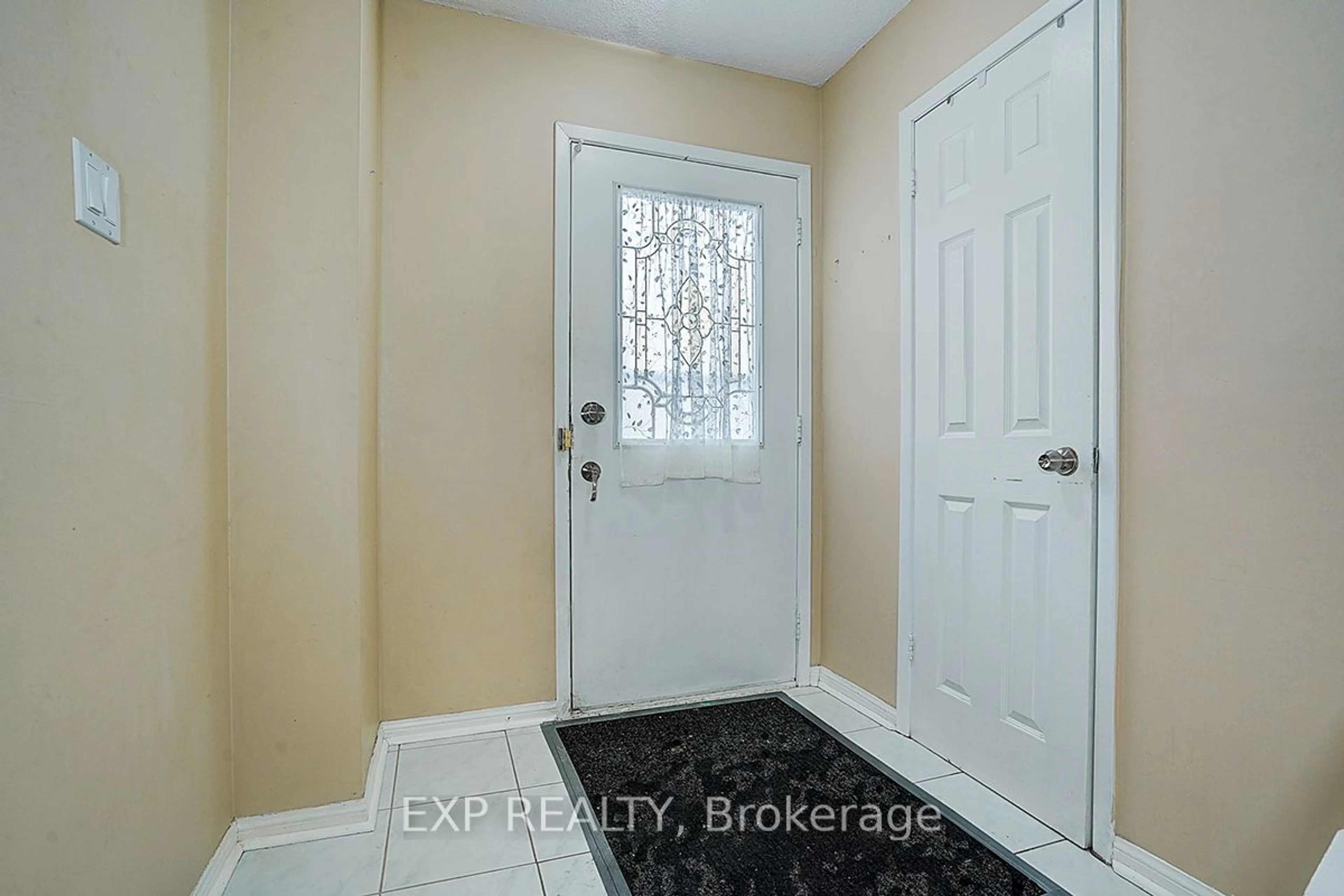 Indoor entryway for 41 Mississauga Valley Blvd #56, Mississauga Ontario L5A 3N5