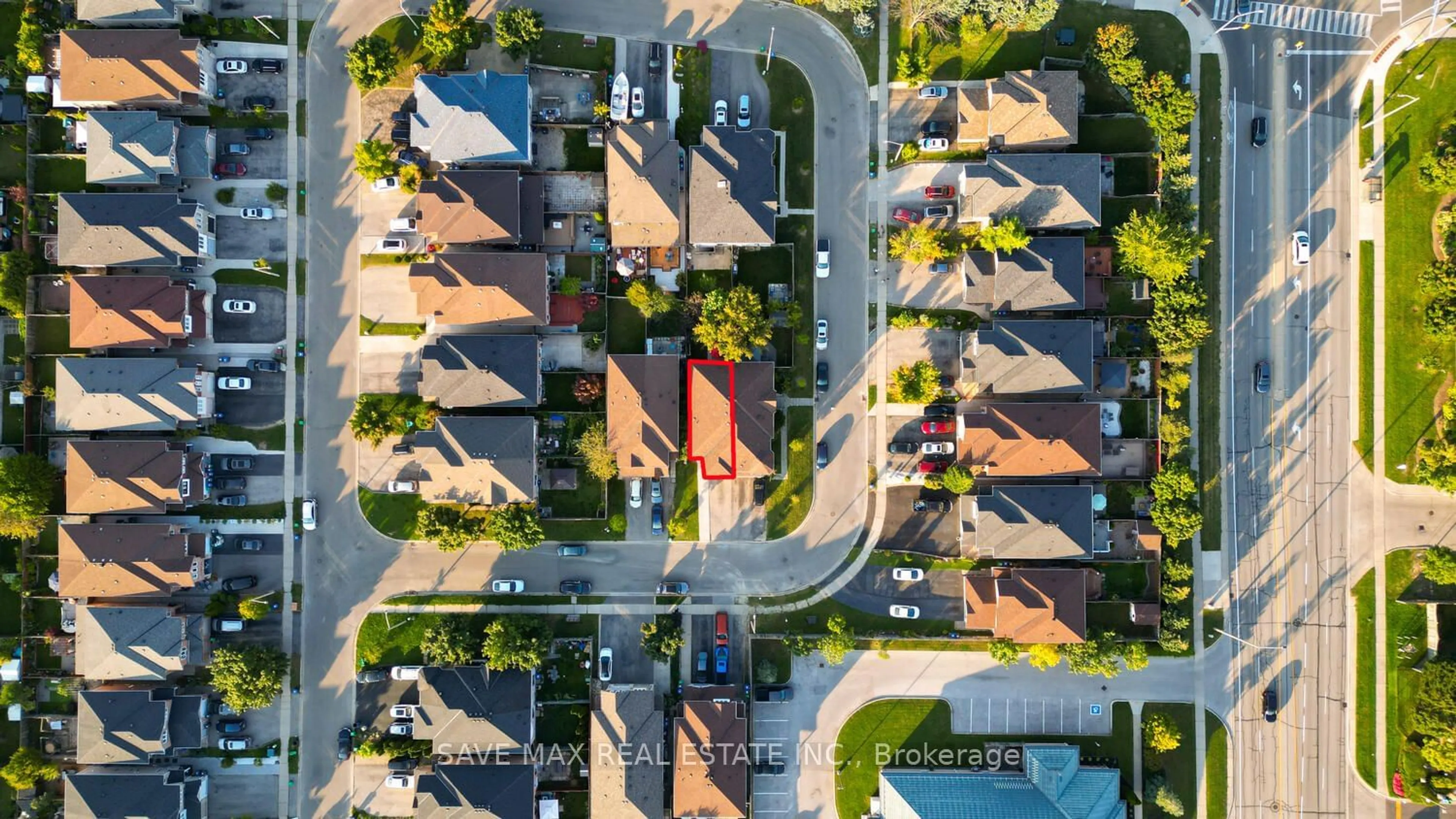 A pic from outside/outdoor area/front of a property/back of a property/a pic from drone, street for 1014 Foxglove Pl, Mississauga Ontario L5V 2N4