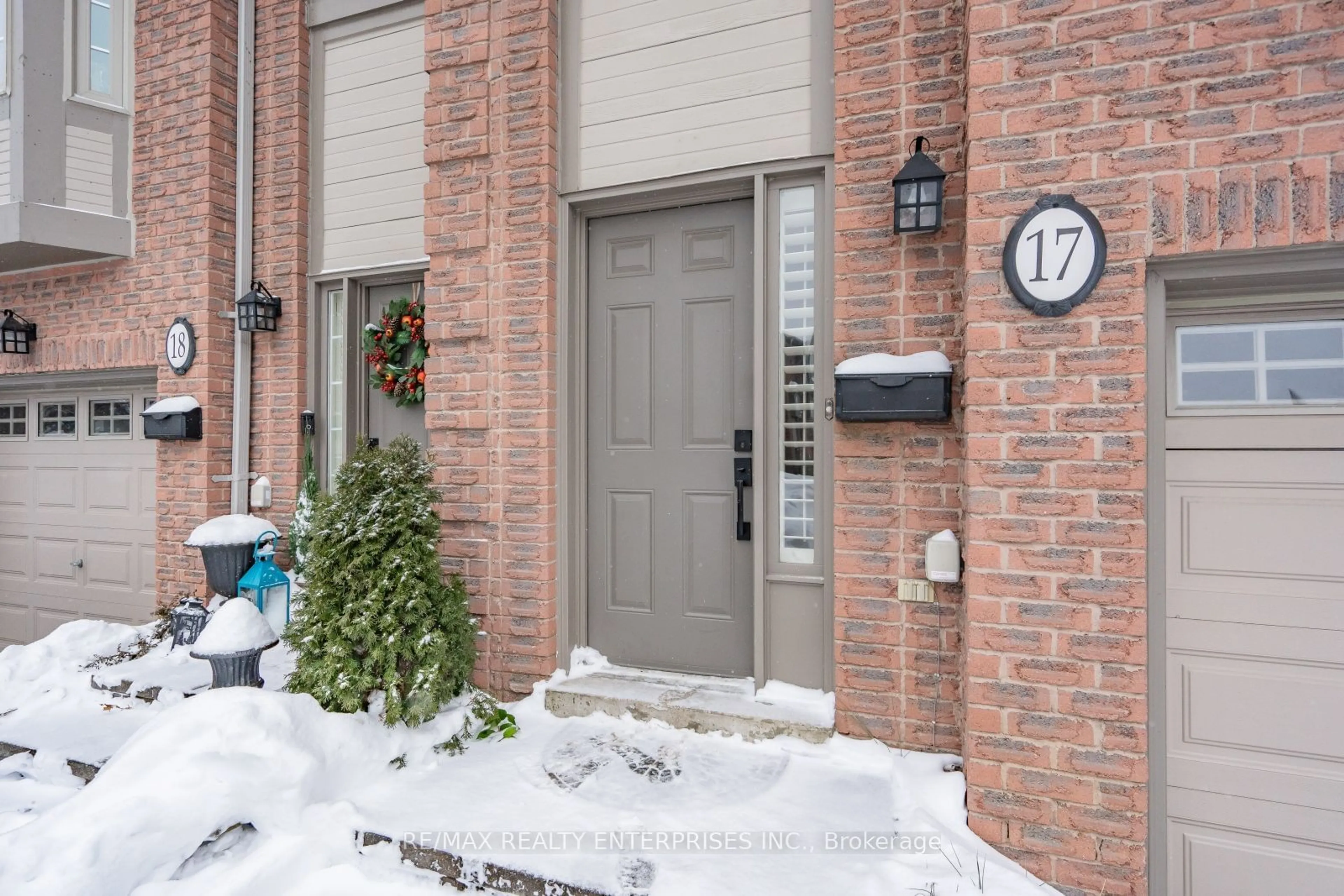 Indoor entryway for 3140 Fifth Line #17, Mississauga Ontario L5L 1A2