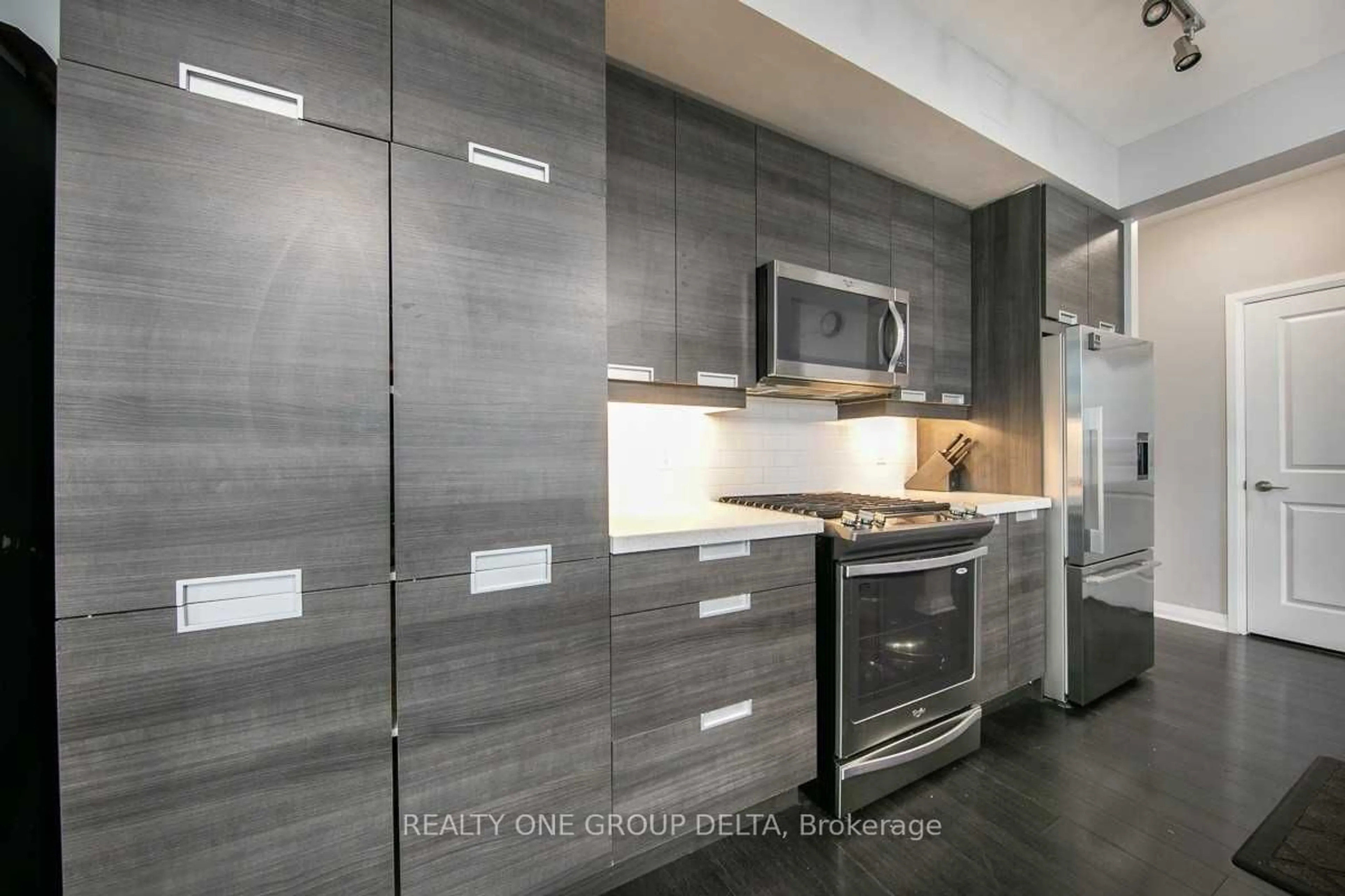 Contemporary kitchen, unknown for 55 Eglinton Ave #2304, Mississauga Ontario L5R 0E4