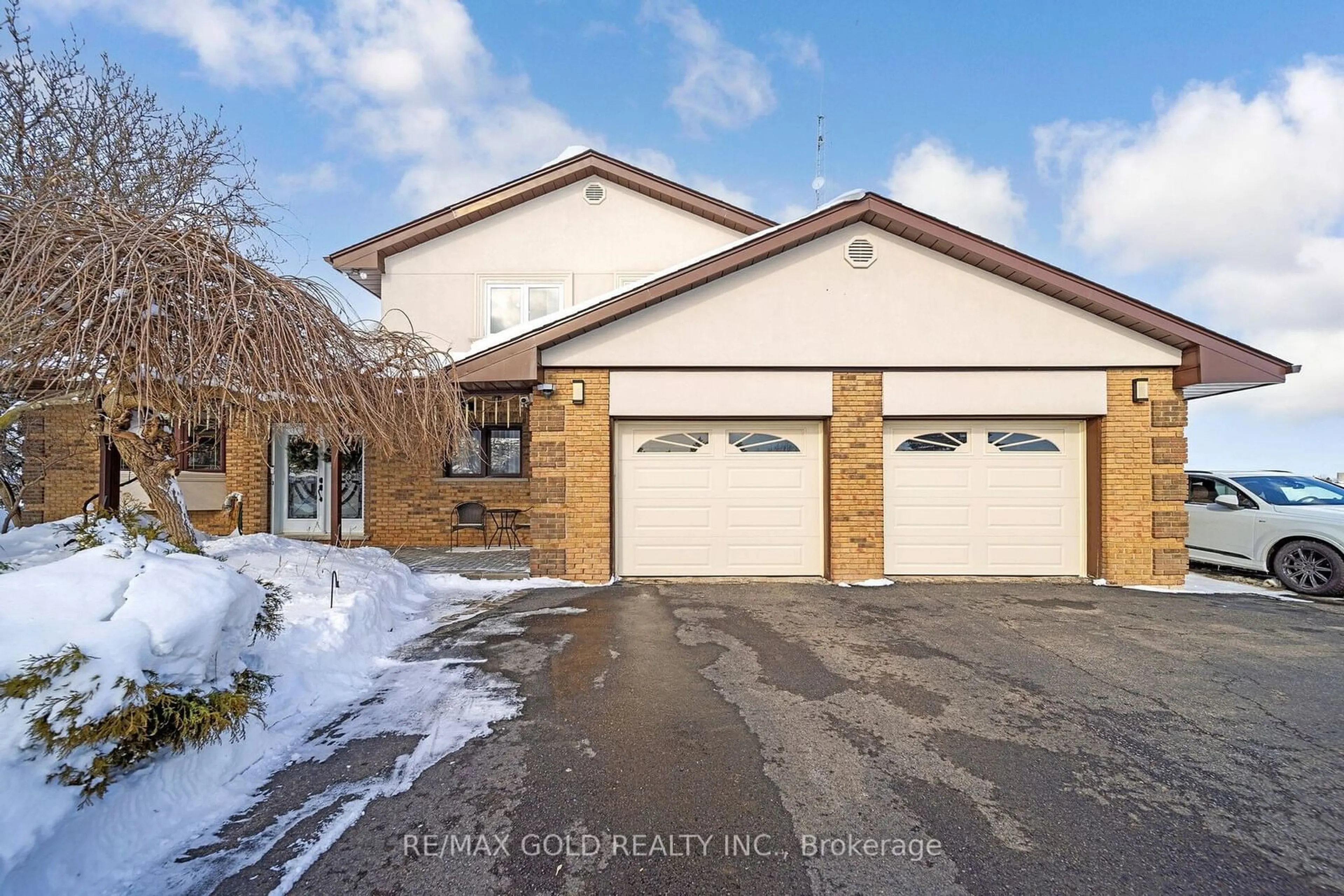 A pic from outside/outdoor area/front of a property/back of a property/a pic from drone, unknown for 752 Old School Acre, Caledon Ontario L7C 0V6