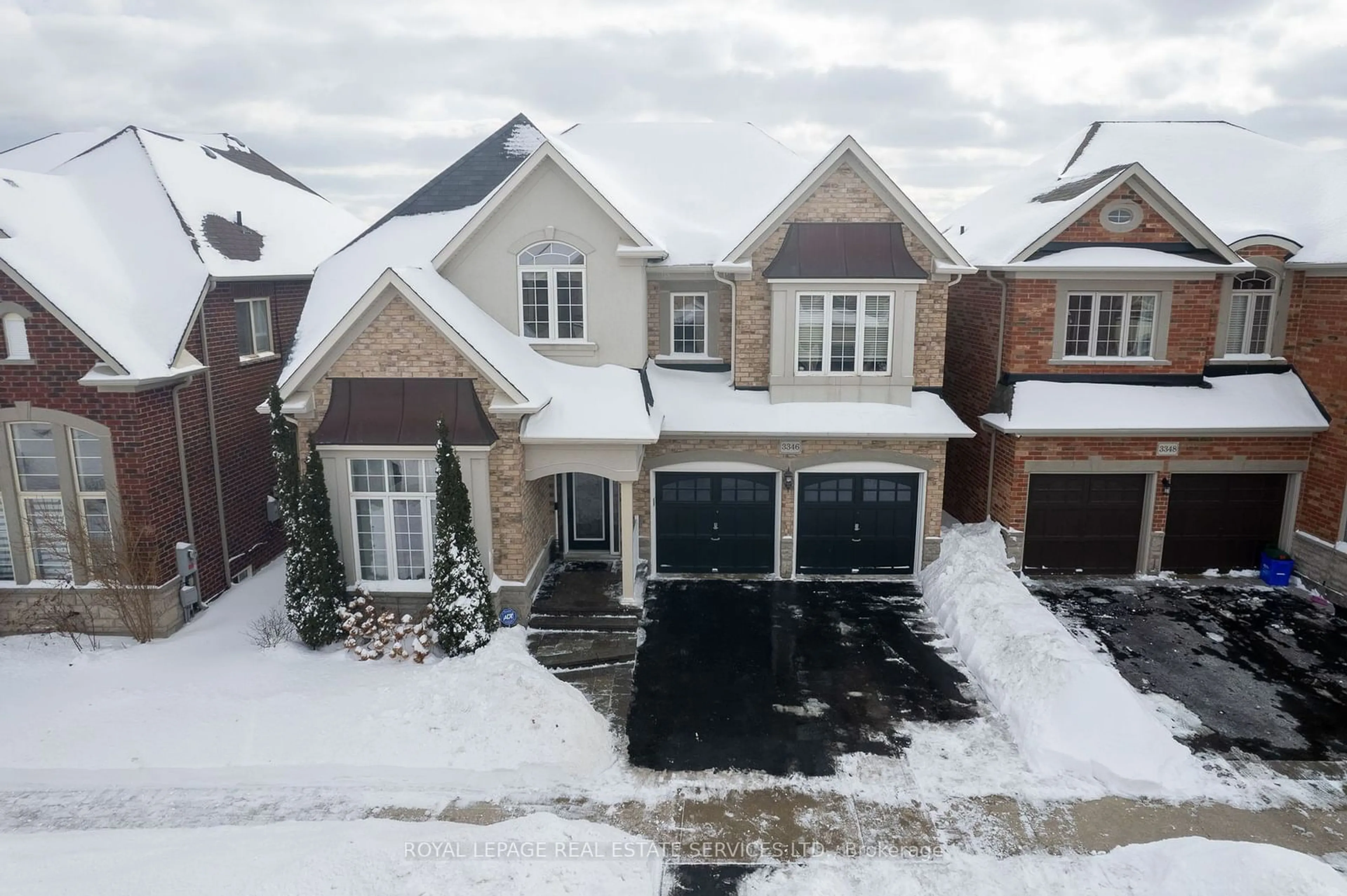 A pic from outside/outdoor area/front of a property/back of a property/a pic from drone, street for 3346 Minerva Way, Burlington Ontario L7M 0L4