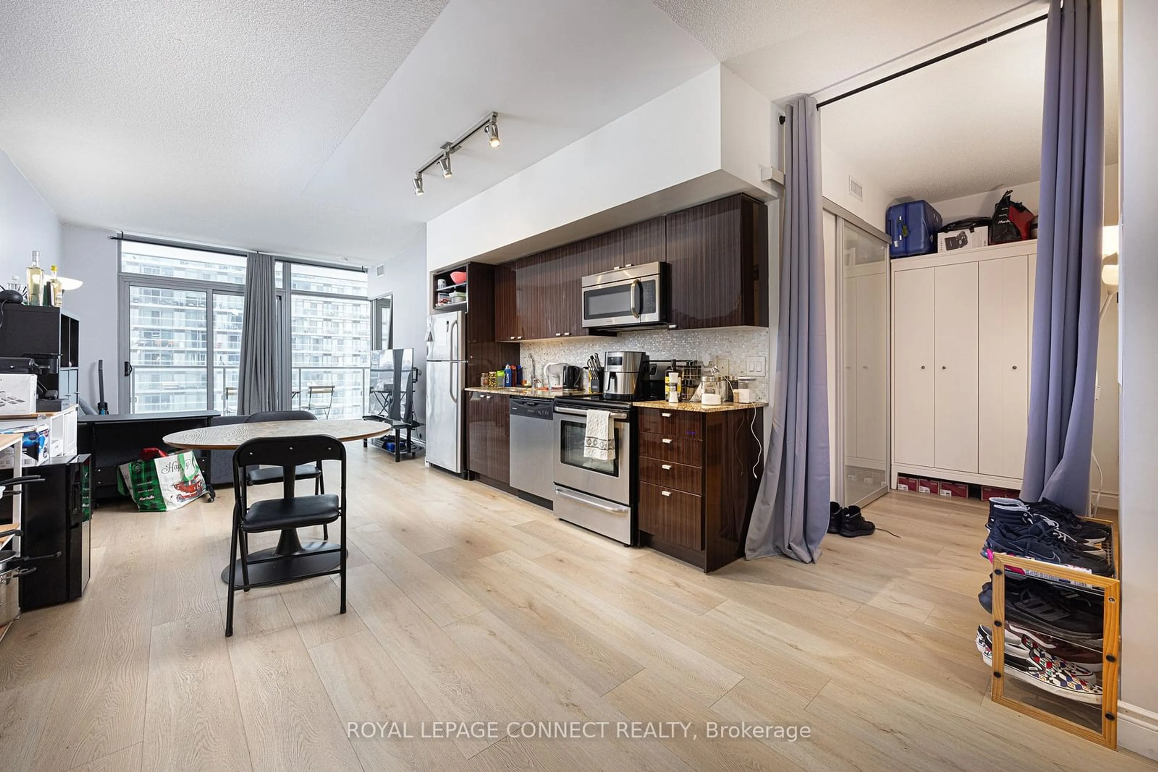 Open concept kitchen, unknown for 105 The Queensway #1215, Toronto Ontario M6S 5B5