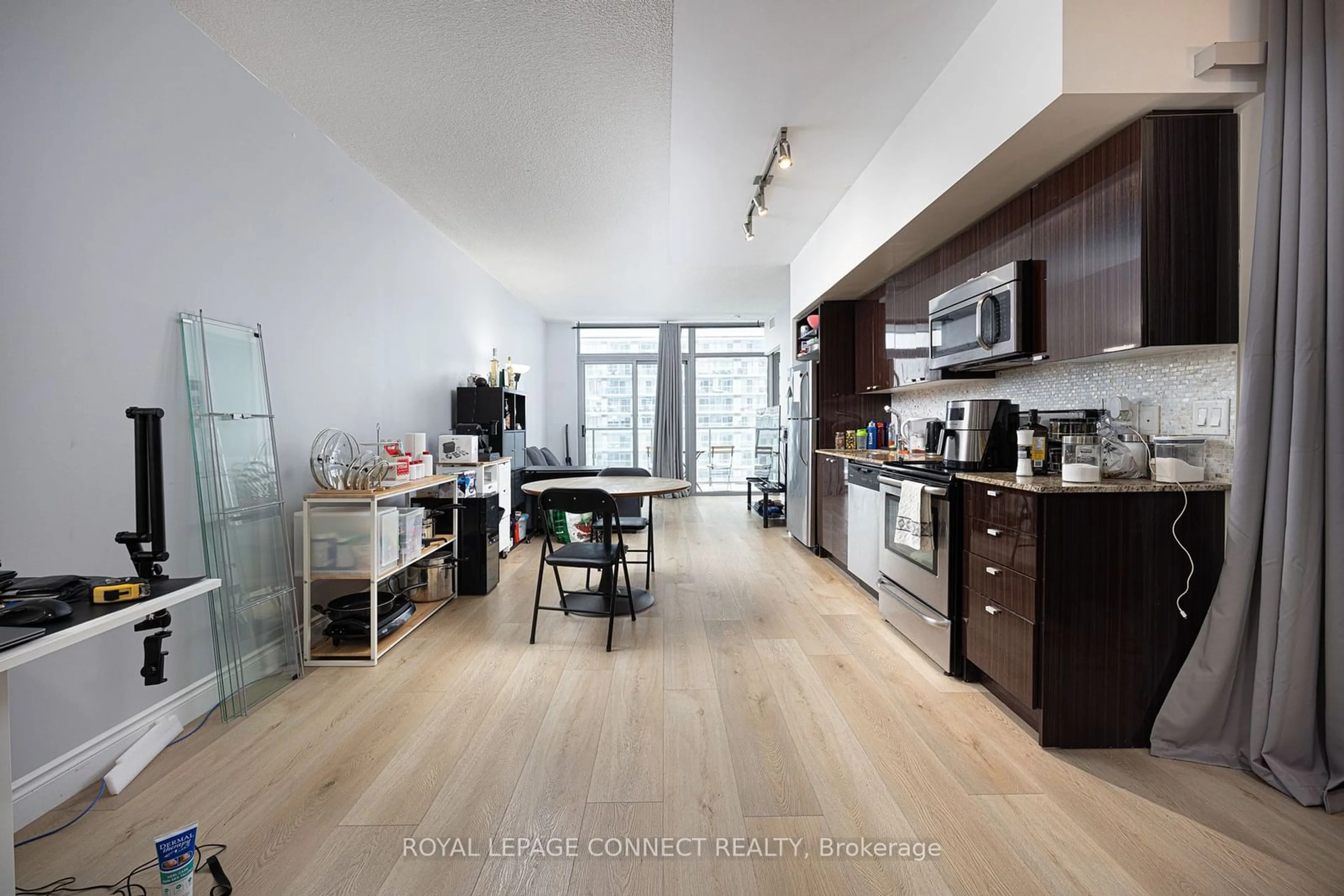 Open concept kitchen, unknown for 105 The Queensway #1215, Toronto Ontario M6S 5B5