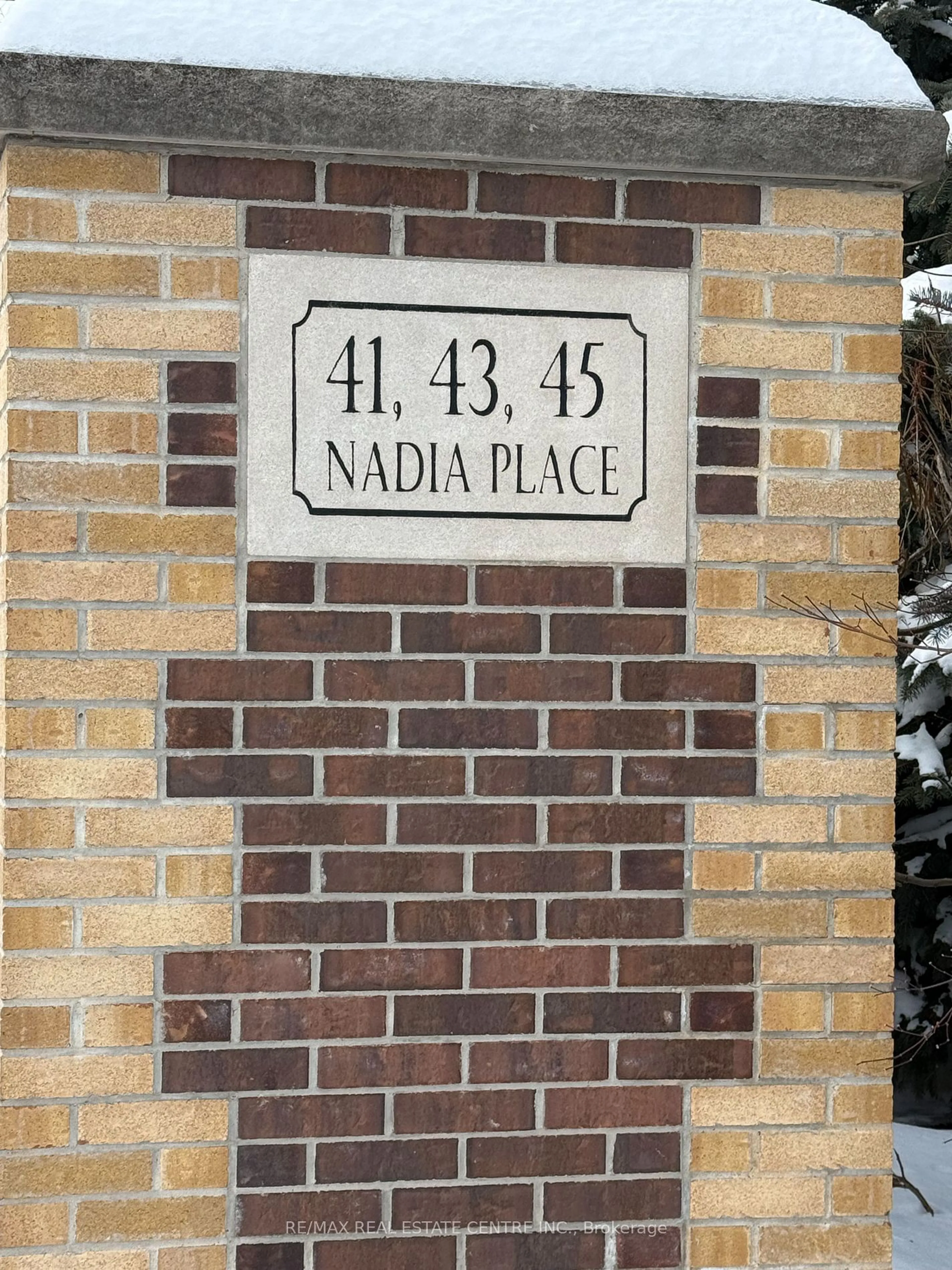 Home with brick exterior material, building for 41 Nadia Pl #35, Oakville Ontario L6H 1K1