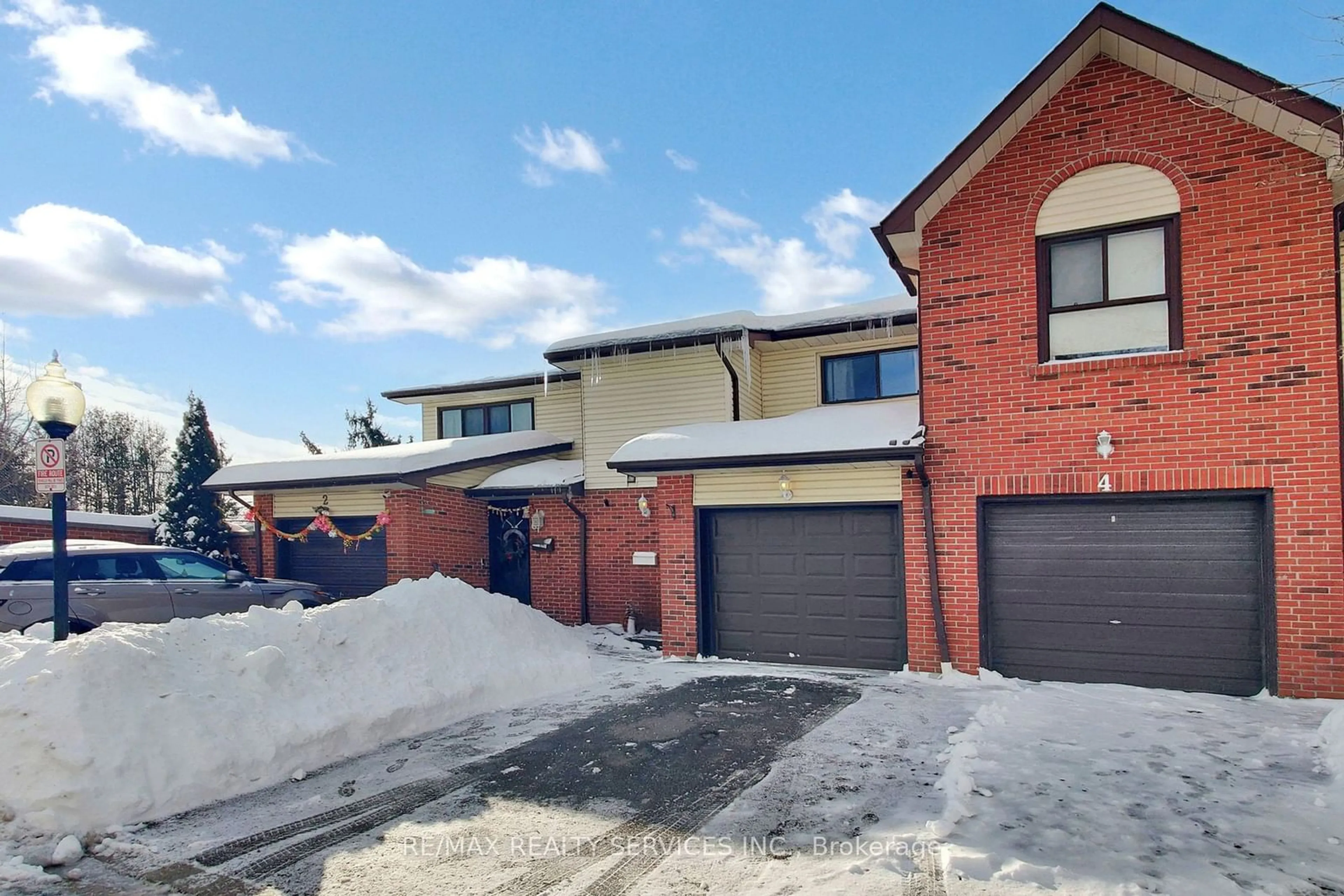 A pic from outside/outdoor area/front of a property/back of a property/a pic from drone, street for 3 Collins Cres, Brampton Ontario L6V 3M9