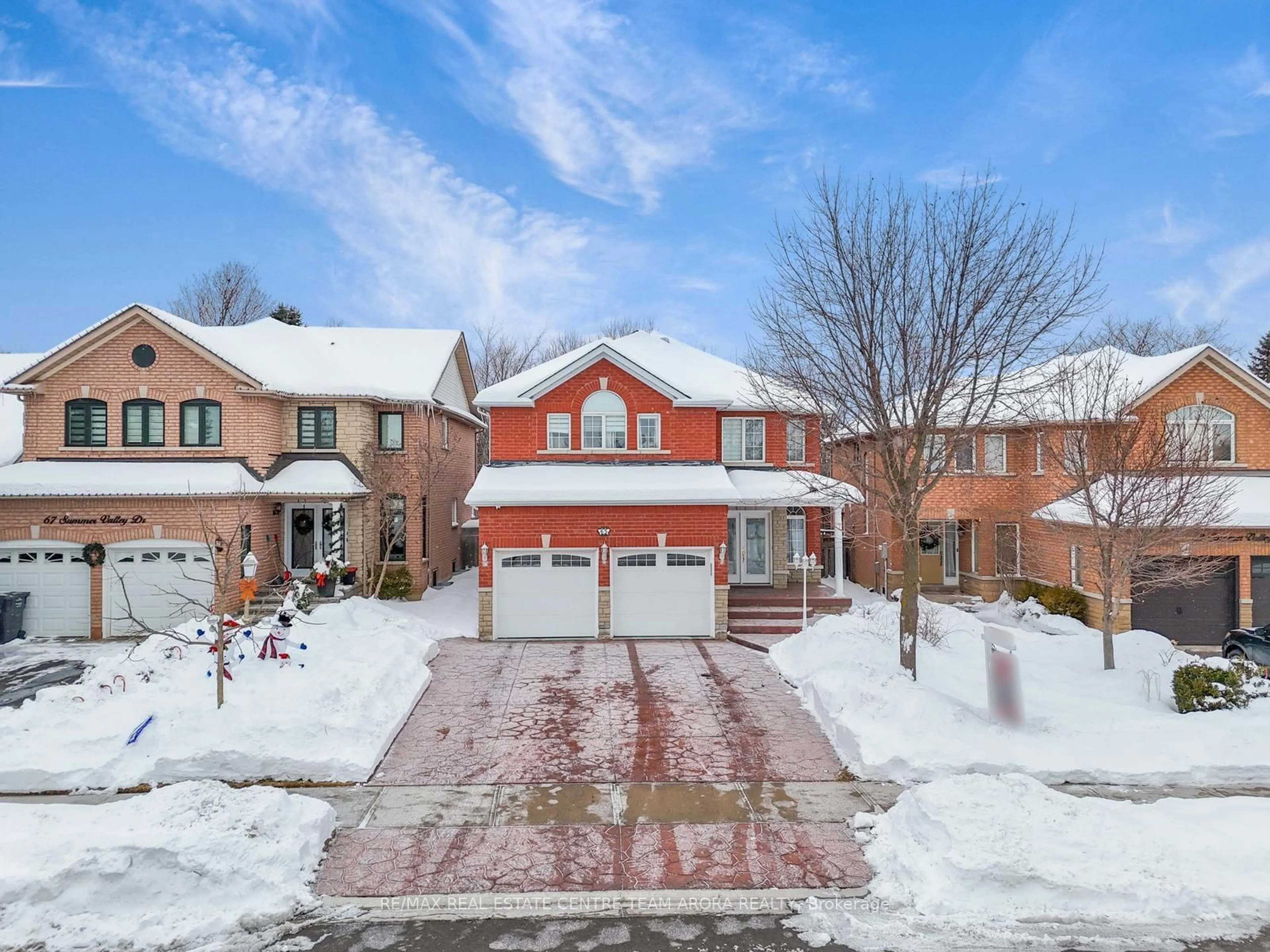 A pic from outside/outdoor area/front of a property/back of a property/a pic from drone, street for 65 Summer Valley Dr, Brampton Ontario L6Z 4V1