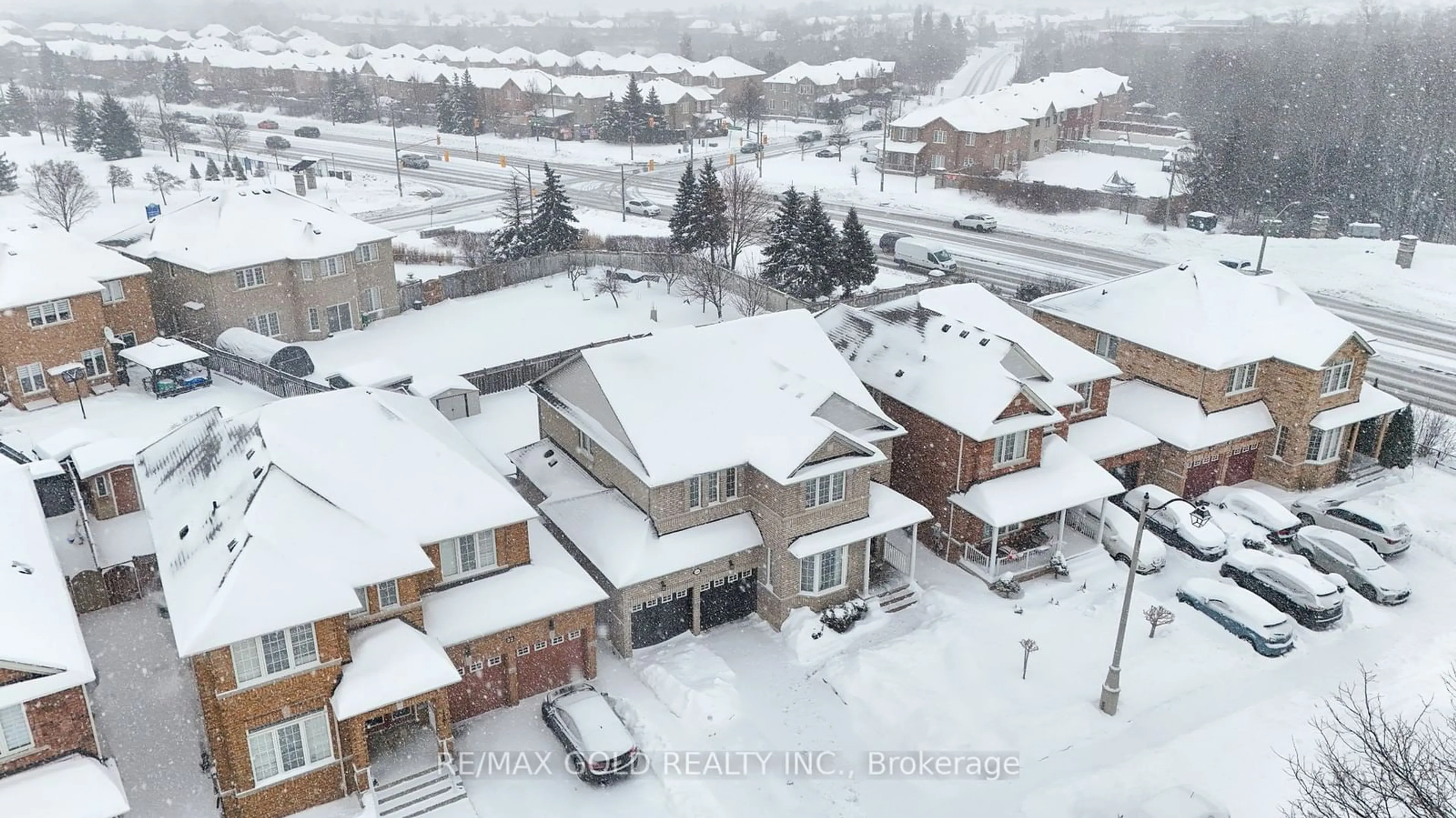 A pic from outside/outdoor area/front of a property/back of a property/a pic from drone, street for 24 Trailhead Cres, Brampton Ontario L6R 3H3