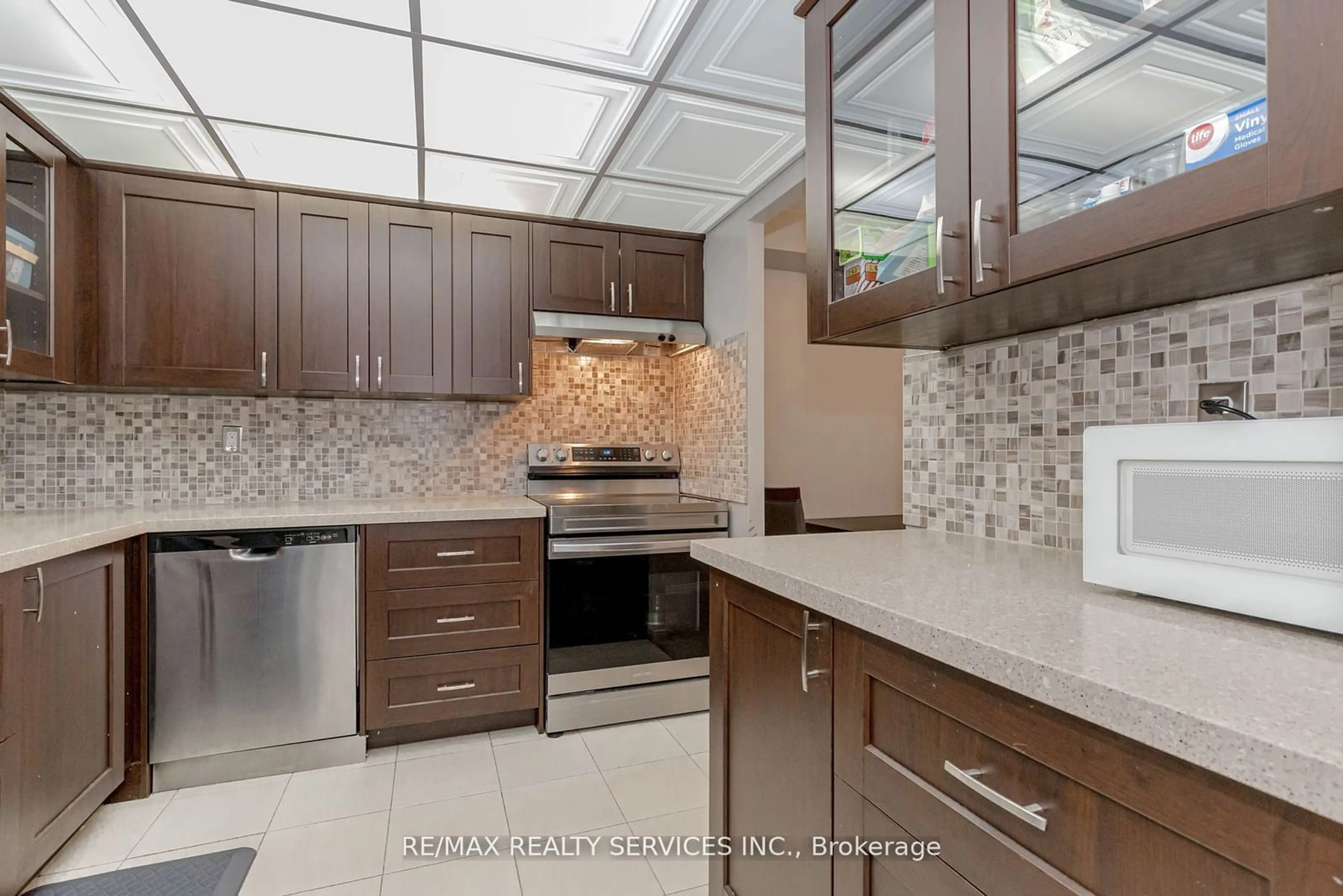 Contemporary kitchen, ceramic/tile floor for 115 Hillcrest Ave #1509, Mississauga Ontario L5B 3Y9