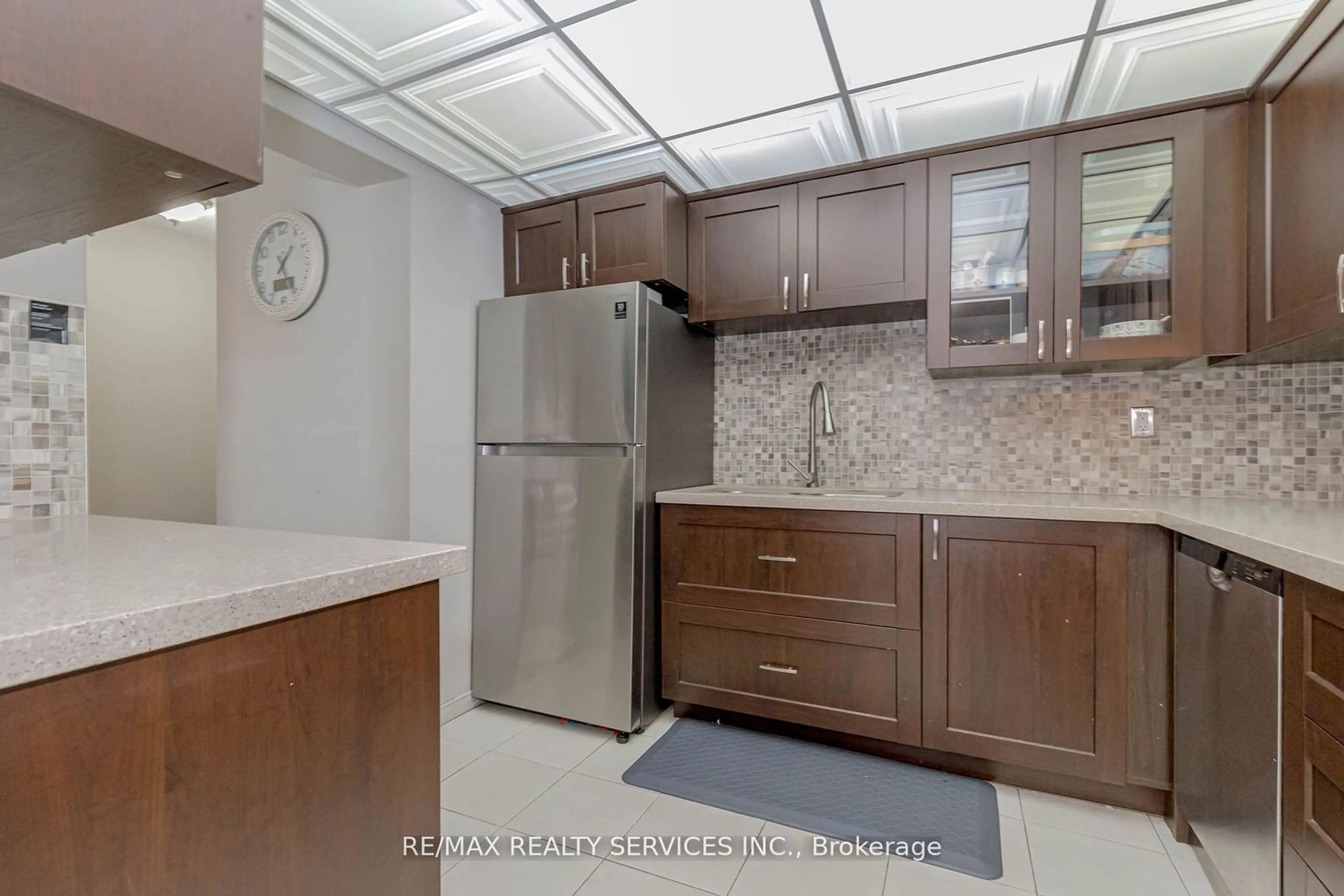 Standard kitchen, unknown for 115 Hillcrest Ave #1509, Mississauga Ontario L5B 3Y9