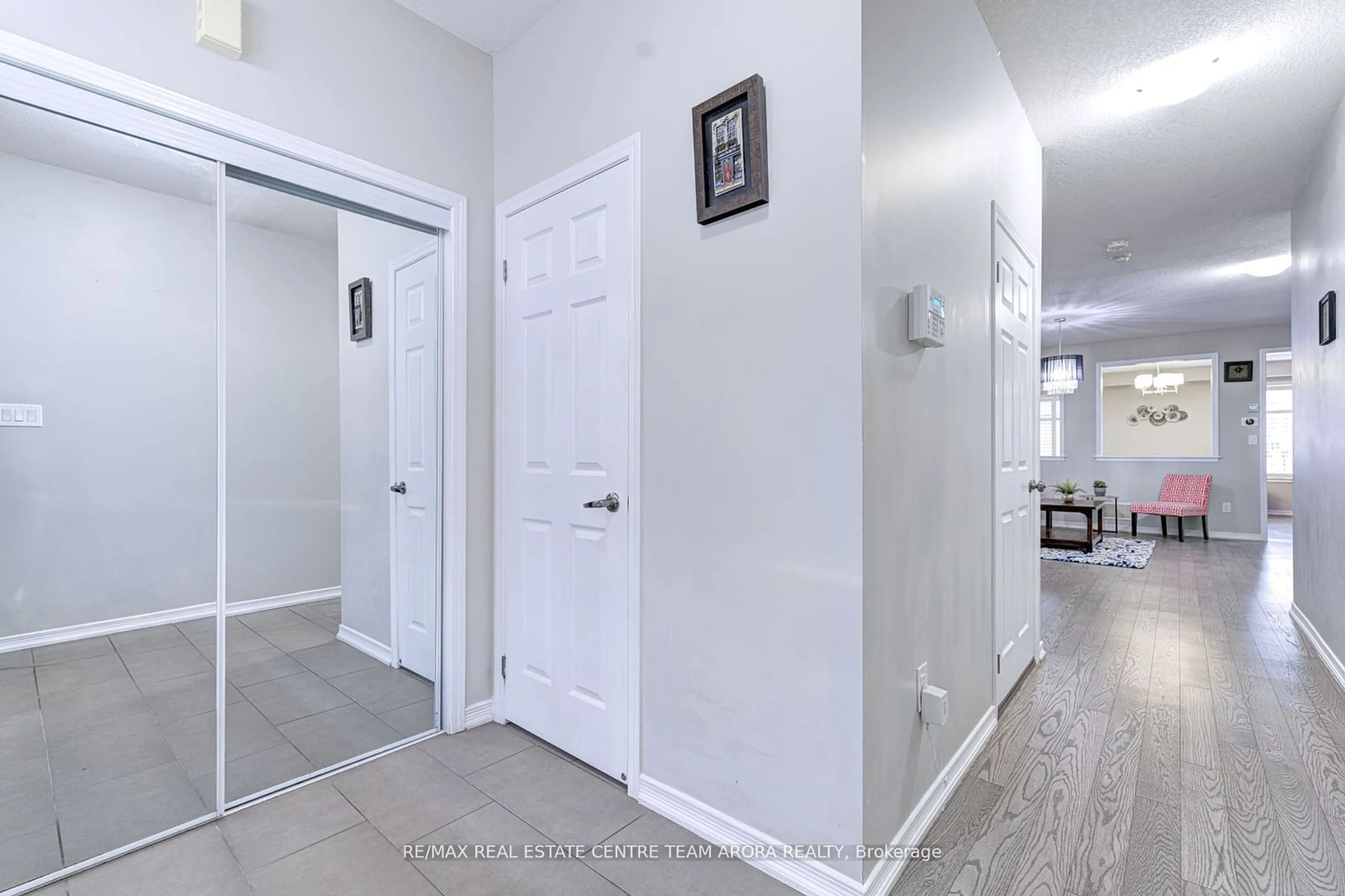 Indoor entryway for 590 Remembrance Rd, Brampton Ontario L7A 4N2